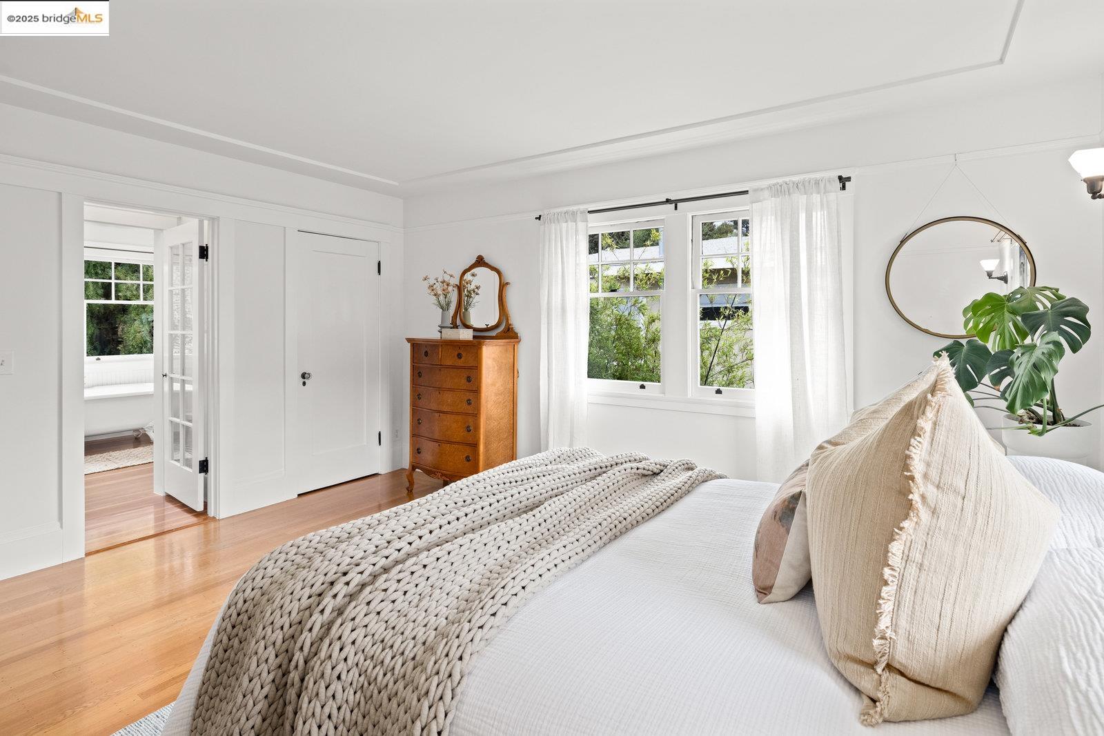 Detail Gallery Image 28 of 60 For 690 Mandana Blvd, Oakland,  CA 94610 - 3 Beds | 2/1 Baths