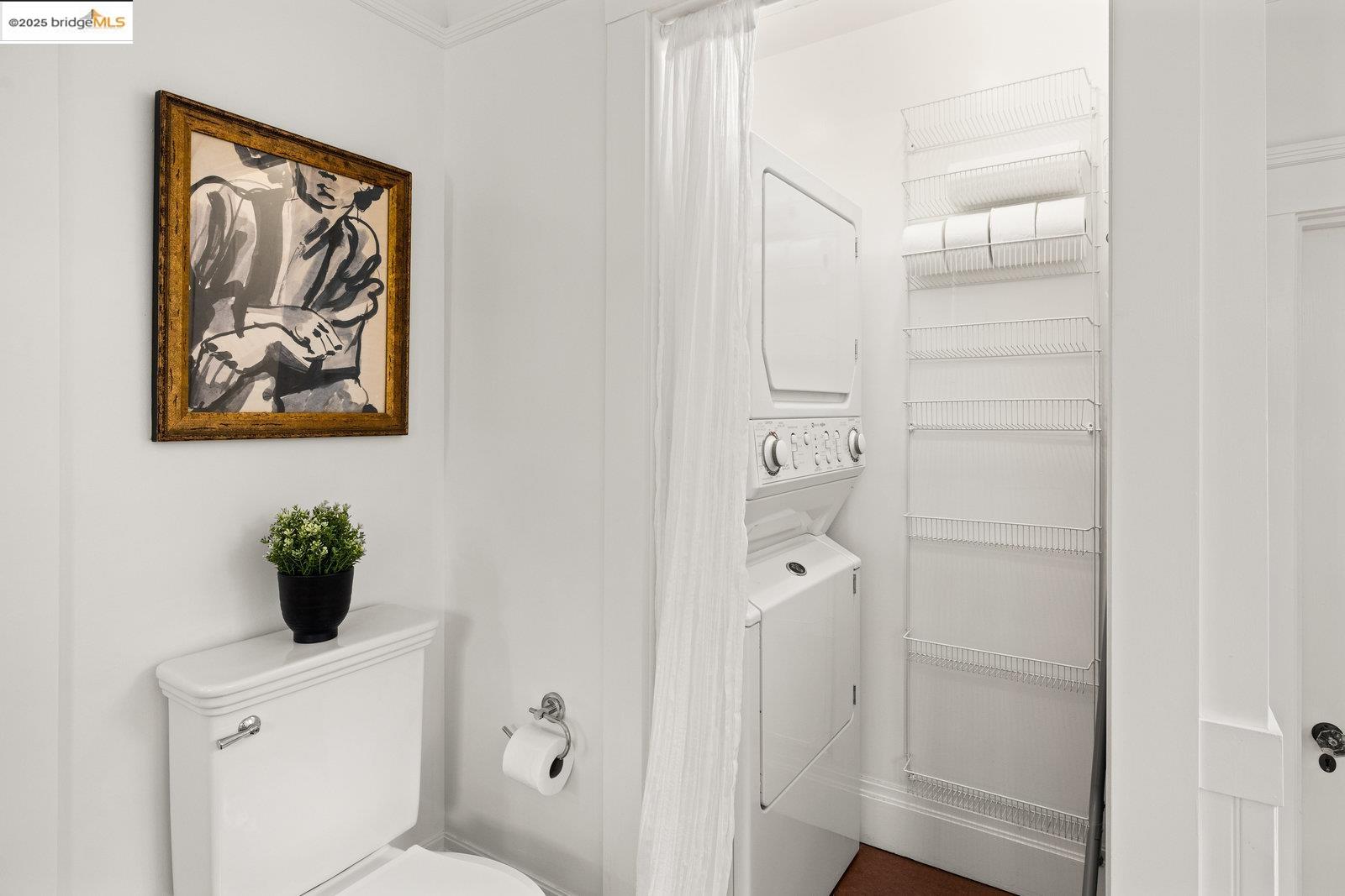 Detail Gallery Image 31 of 60 For 690 Mandana Blvd, Oakland,  CA 94610 - 3 Beds | 2/1 Baths