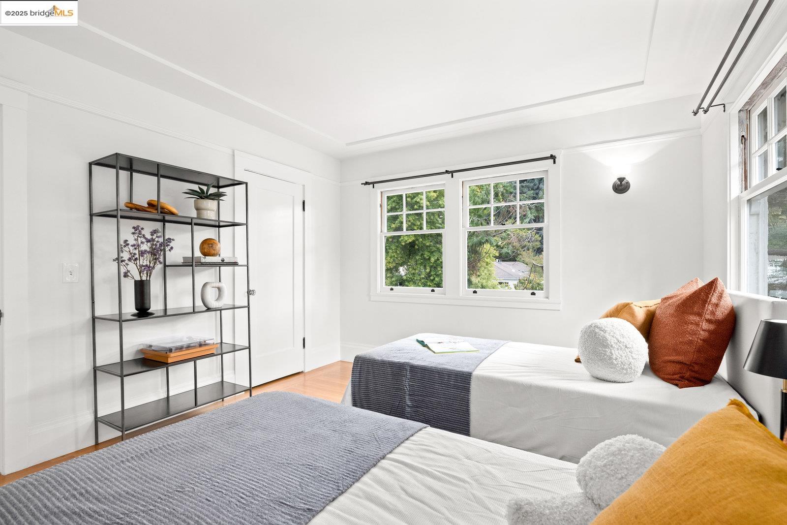 Detail Gallery Image 35 of 60 For 690 Mandana Blvd, Oakland,  CA 94610 - 3 Beds | 2/1 Baths