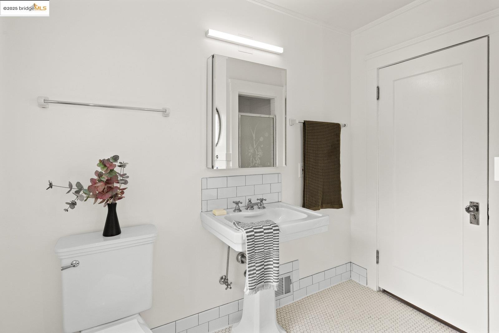 Detail Gallery Image 38 of 60 For 690 Mandana Blvd, Oakland,  CA 94610 - 3 Beds | 2/1 Baths