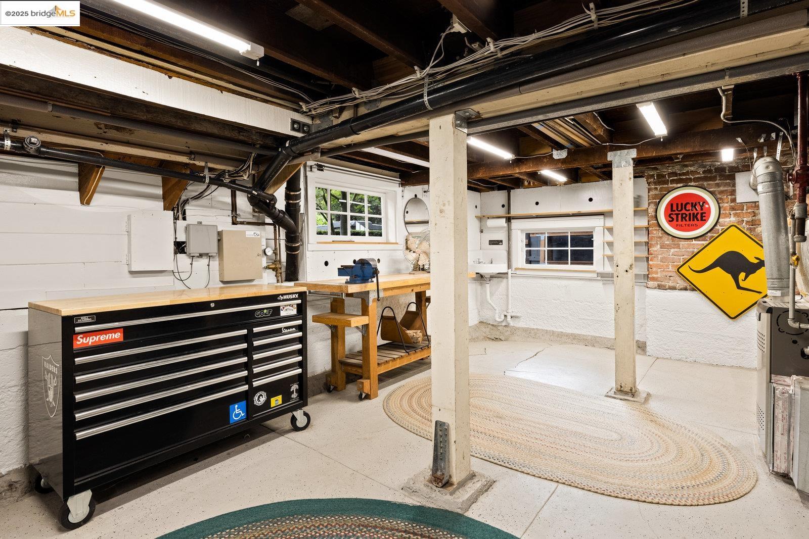 Detail Gallery Image 39 of 60 For 690 Mandana Blvd, Oakland,  CA 94610 - 3 Beds | 2/1 Baths