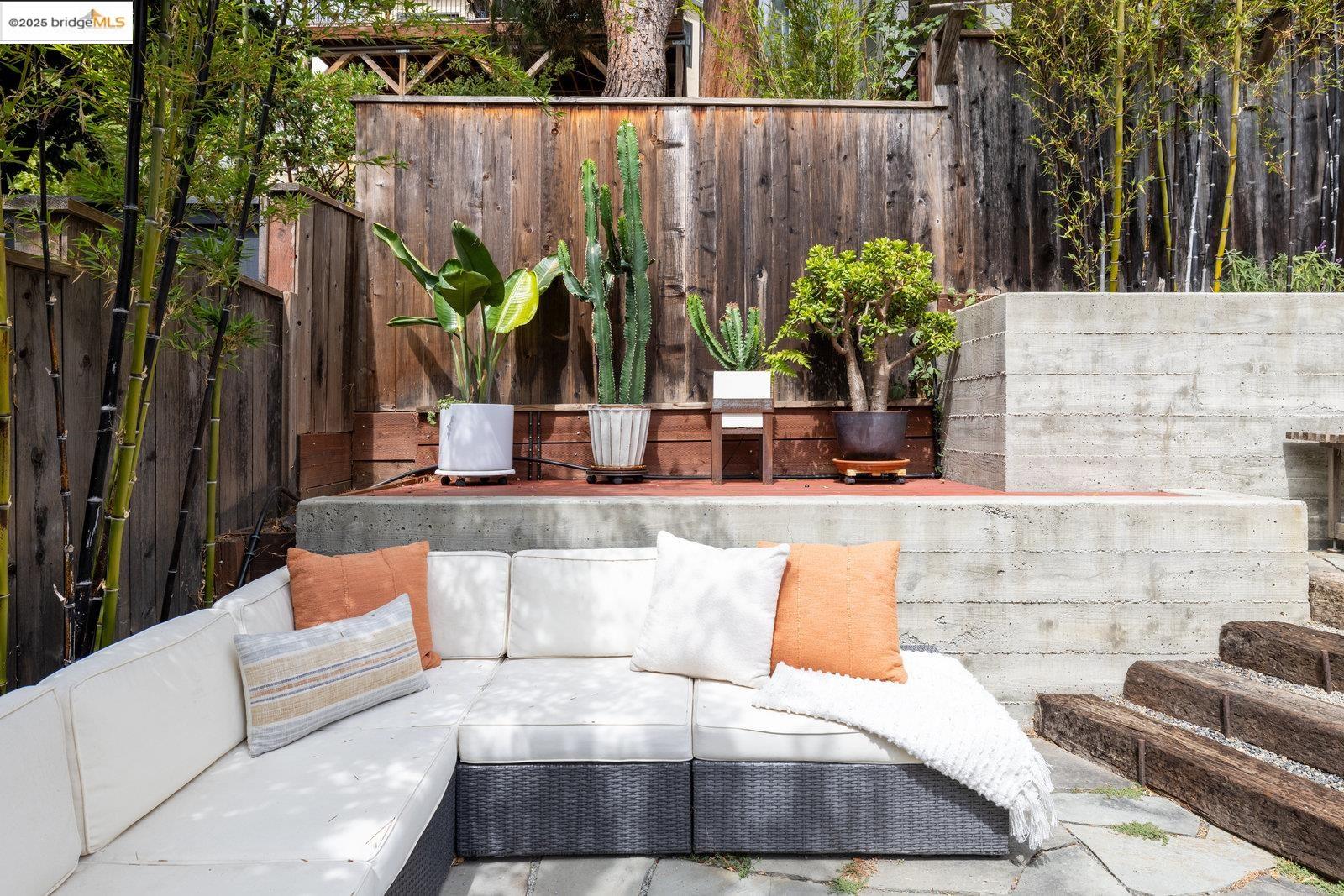 Detail Gallery Image 41 of 60 For 690 Mandana Blvd, Oakland,  CA 94610 - 3 Beds | 2/1 Baths