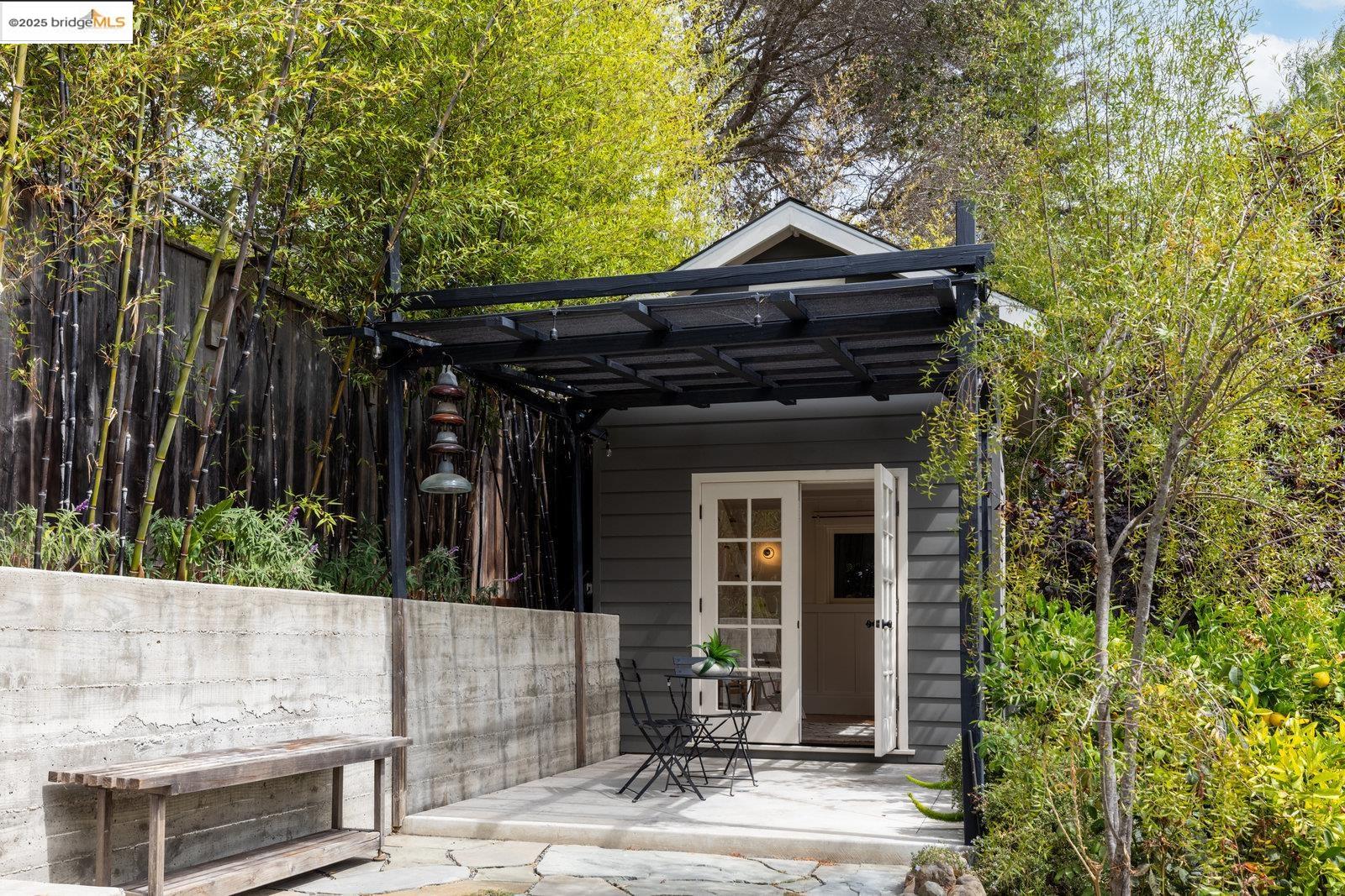 Detail Gallery Image 42 of 60 For 690 Mandana Blvd, Oakland,  CA 94610 - 3 Beds | 2/1 Baths
