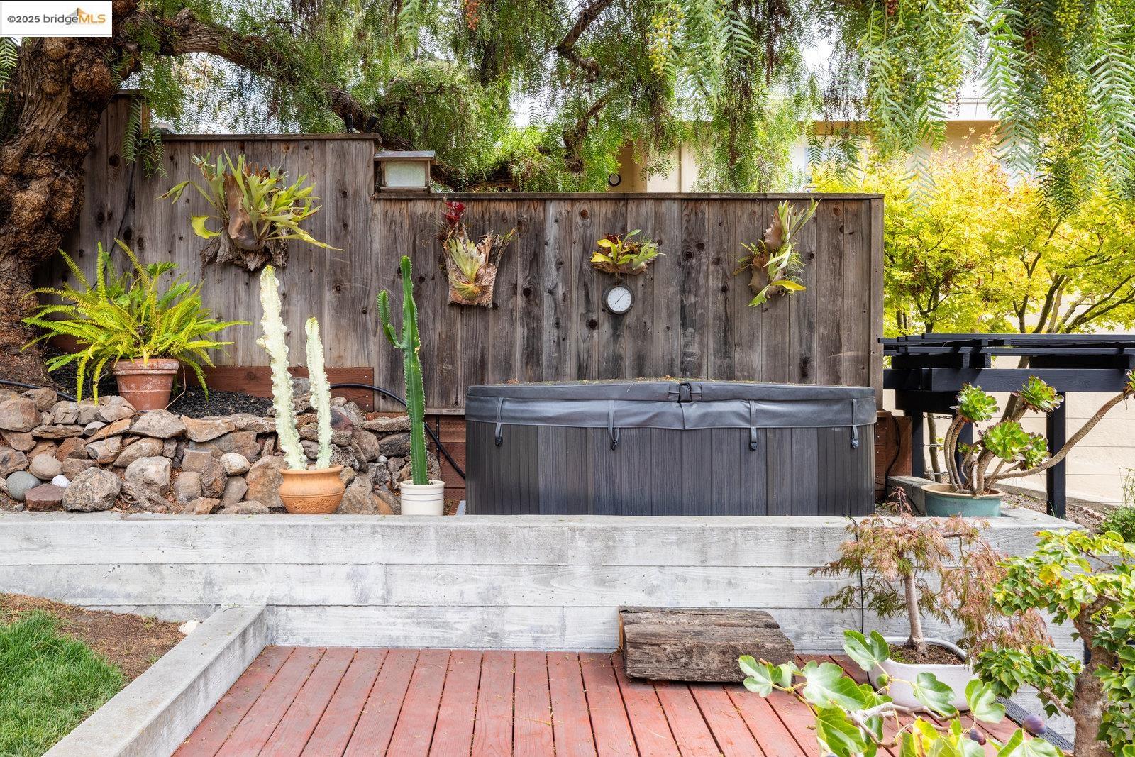 Detail Gallery Image 50 of 60 For 690 Mandana Blvd, Oakland,  CA 94610 - 3 Beds | 2/1 Baths