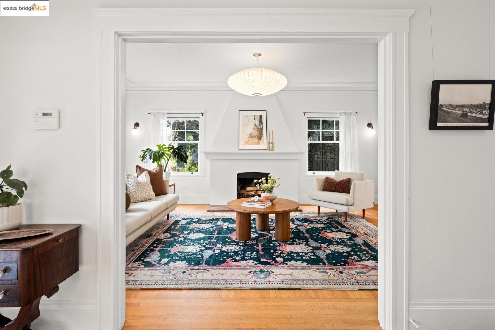 Detail Gallery Image 7 of 60 For 690 Mandana Blvd, Oakland,  CA 94610 - 3 Beds | 2/1 Baths