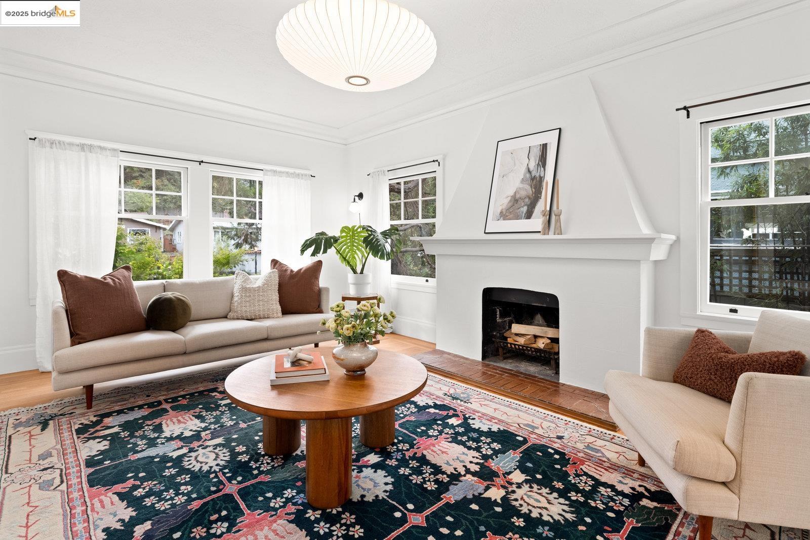 Detail Gallery Image 8 of 60 For 690 Mandana Blvd, Oakland,  CA 94610 - 3 Beds | 2/1 Baths