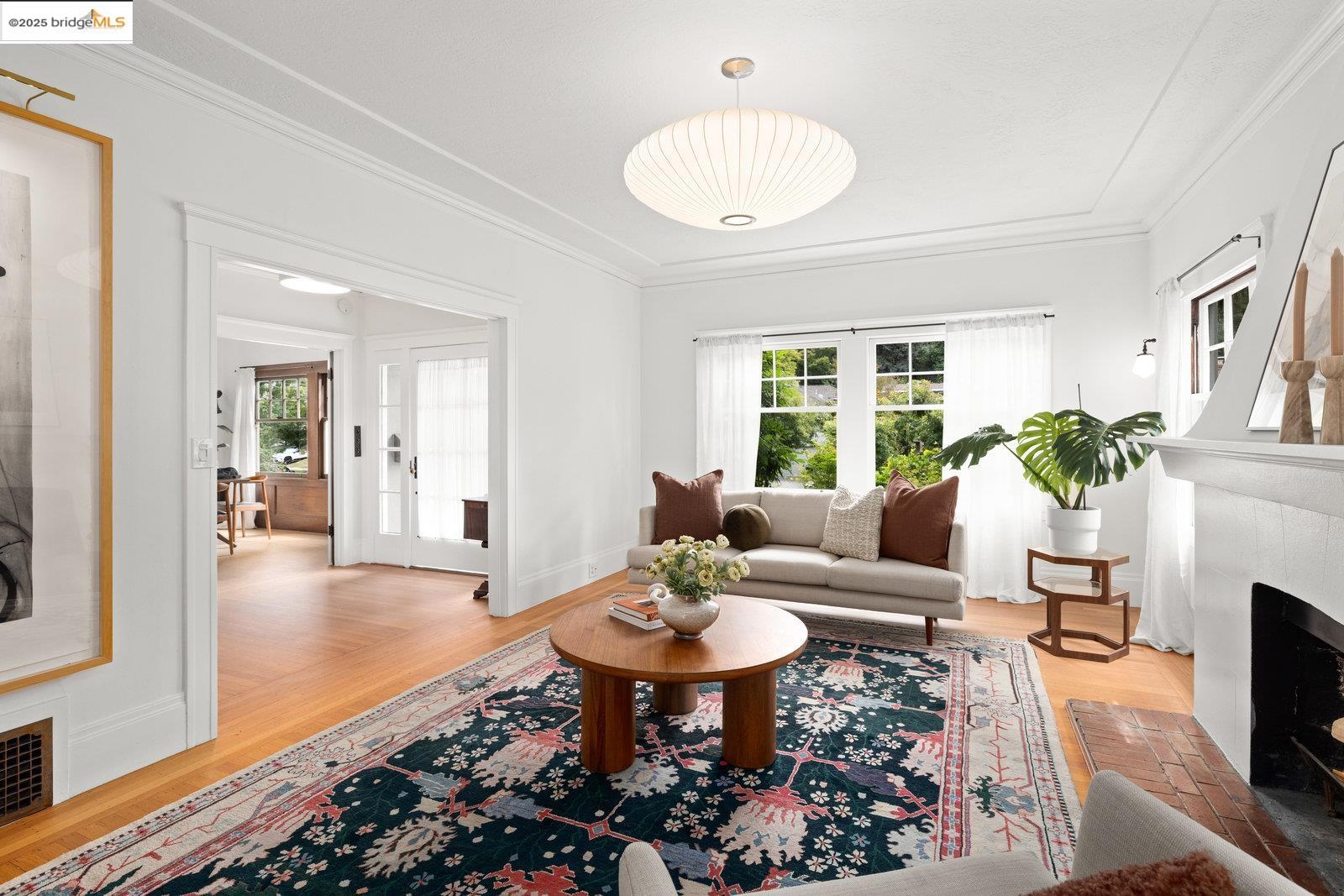 Detail Gallery Image 10 of 60 For 690 Mandana Blvd, Oakland,  CA 94610 - 3 Beds | 2/1 Baths