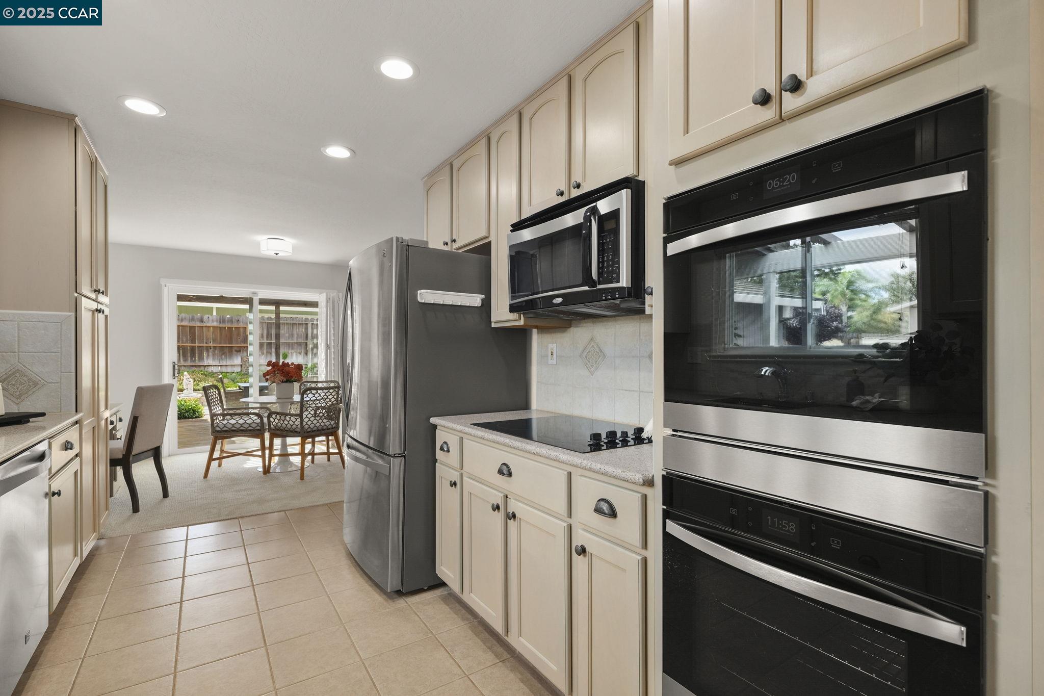 Detail Gallery Image 13 of 29 For 1152 via Doble, Concord,  CA 94521 - 4 Beds | 2 Baths