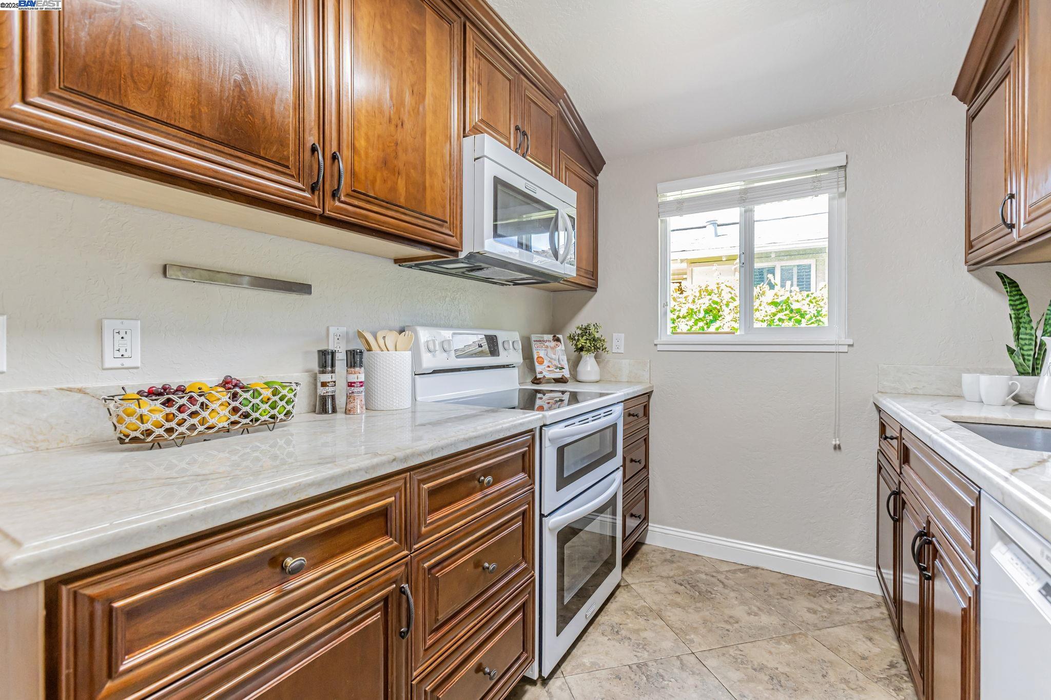 Detail Gallery Image 8 of 27 For 2692 Shadow Mountain Drive, San Ramon,  CA 94583-1828 - 2 Beds | 2 Baths