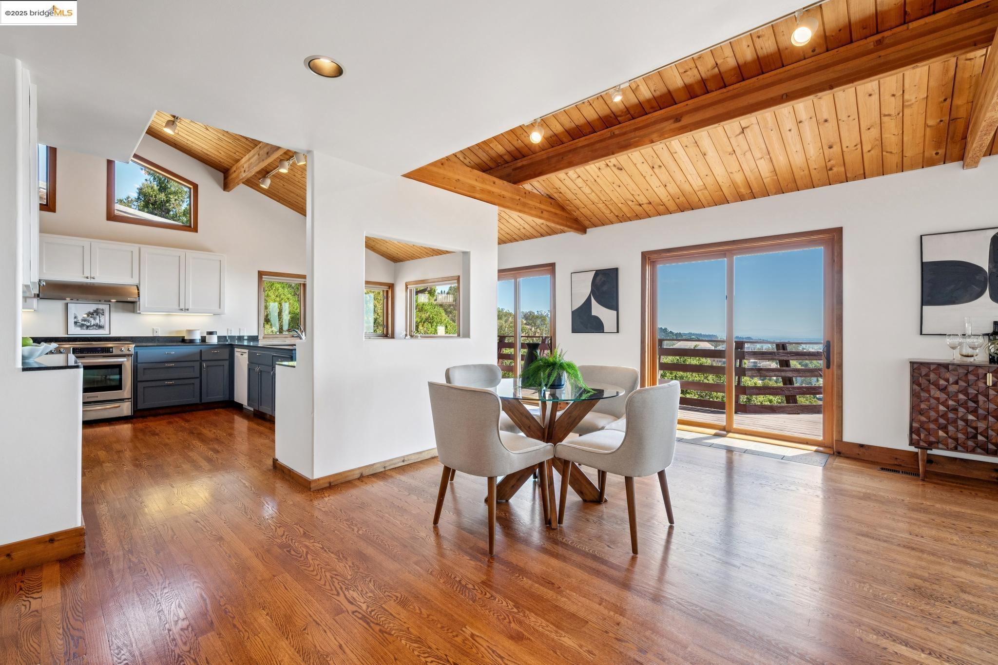 Detail Gallery Image 12 of 60 For 1534 Campus Dr, Berkeley,  CA 94708 - 4 Beds | 3 Baths