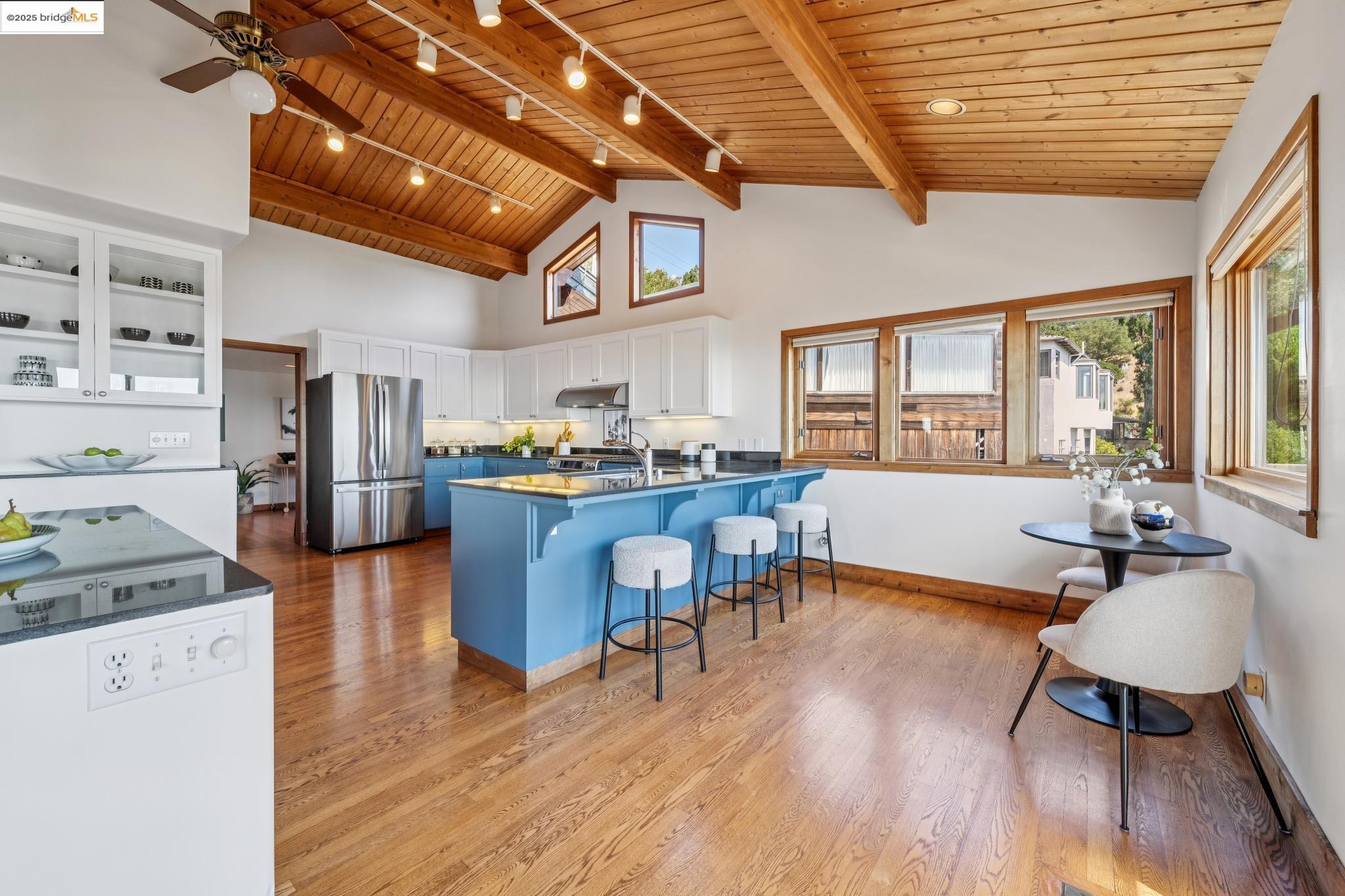 Detail Gallery Image 18 of 60 For 1534 Campus Dr, Berkeley,  CA 94708 - 4 Beds | 3 Baths