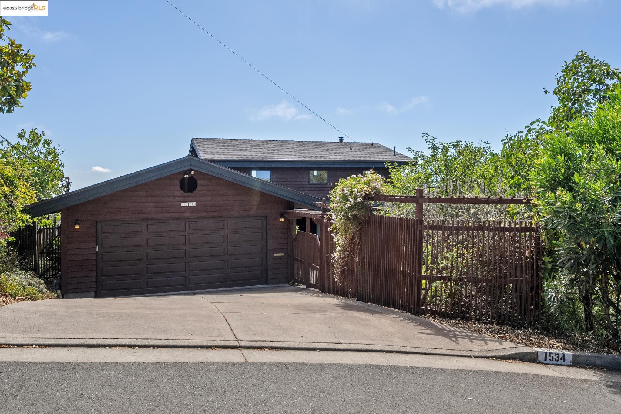 Detail Gallery Image 3 of 60 For 1534 Campus Dr, Berkeley,  CA 94708 - 4 Beds | 3 Baths