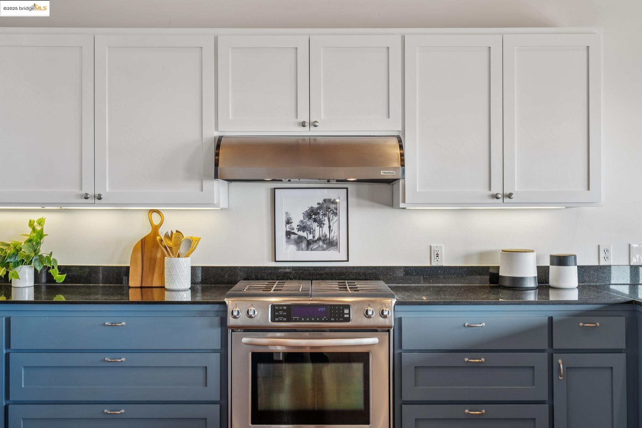 Detail Gallery Image 25 of 60 For 1534 Campus Dr, Berkeley,  CA 94708 - 4 Beds | 3 Baths