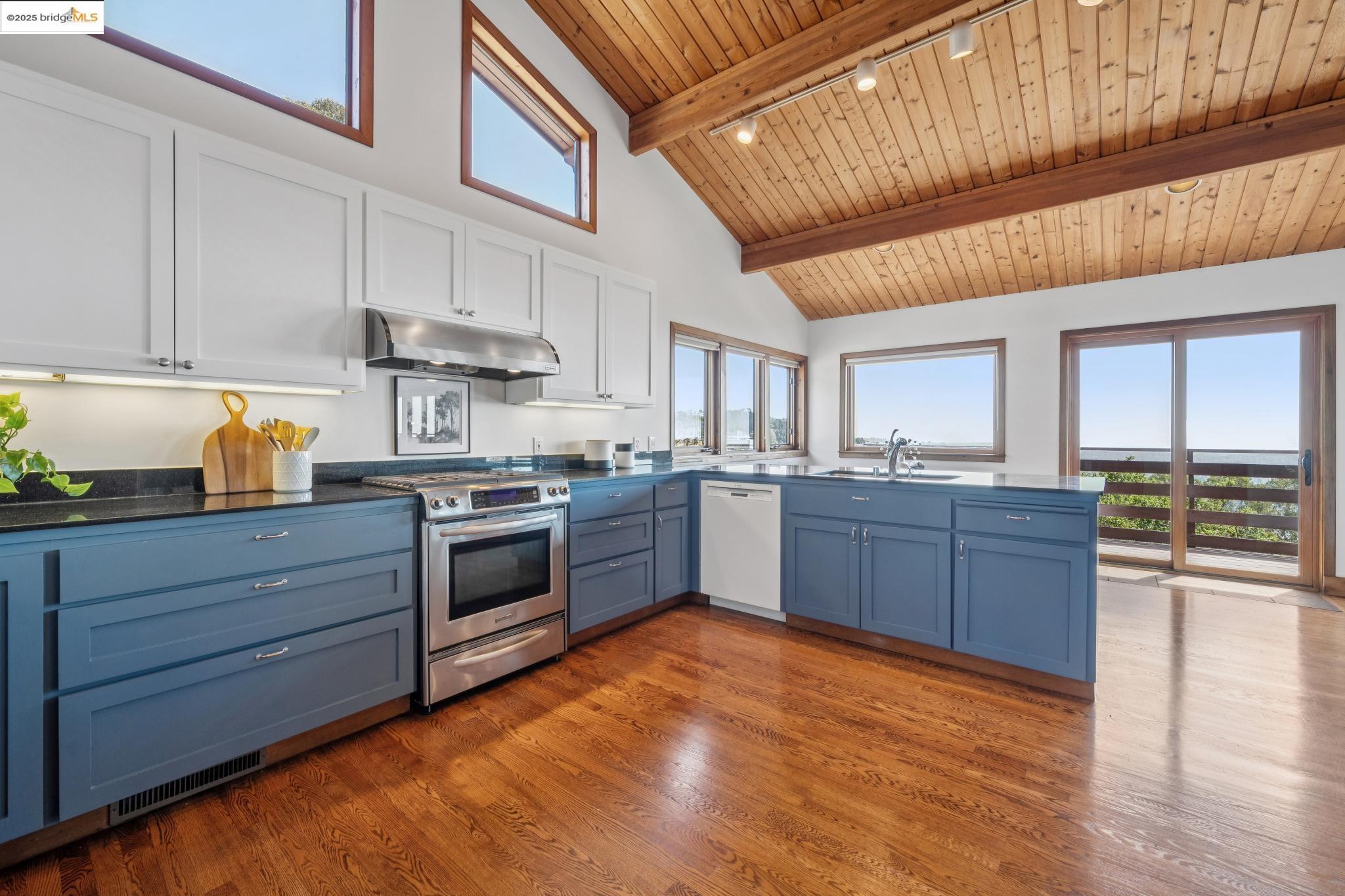 Detail Gallery Image 26 of 60 For 1534 Campus Dr, Berkeley,  CA 94708 - 4 Beds | 3 Baths