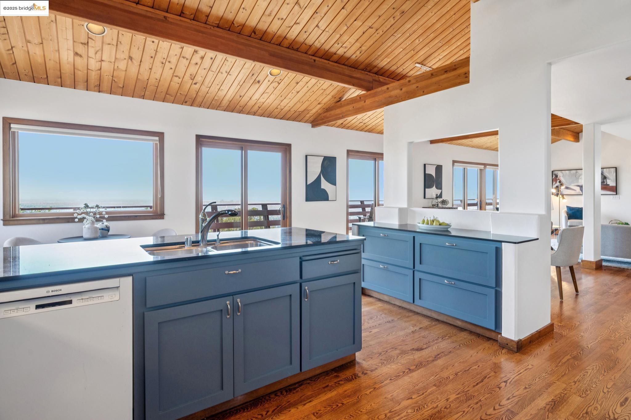 Detail Gallery Image 27 of 60 For 1534 Campus Dr, Berkeley,  CA 94708 - 4 Beds | 3 Baths