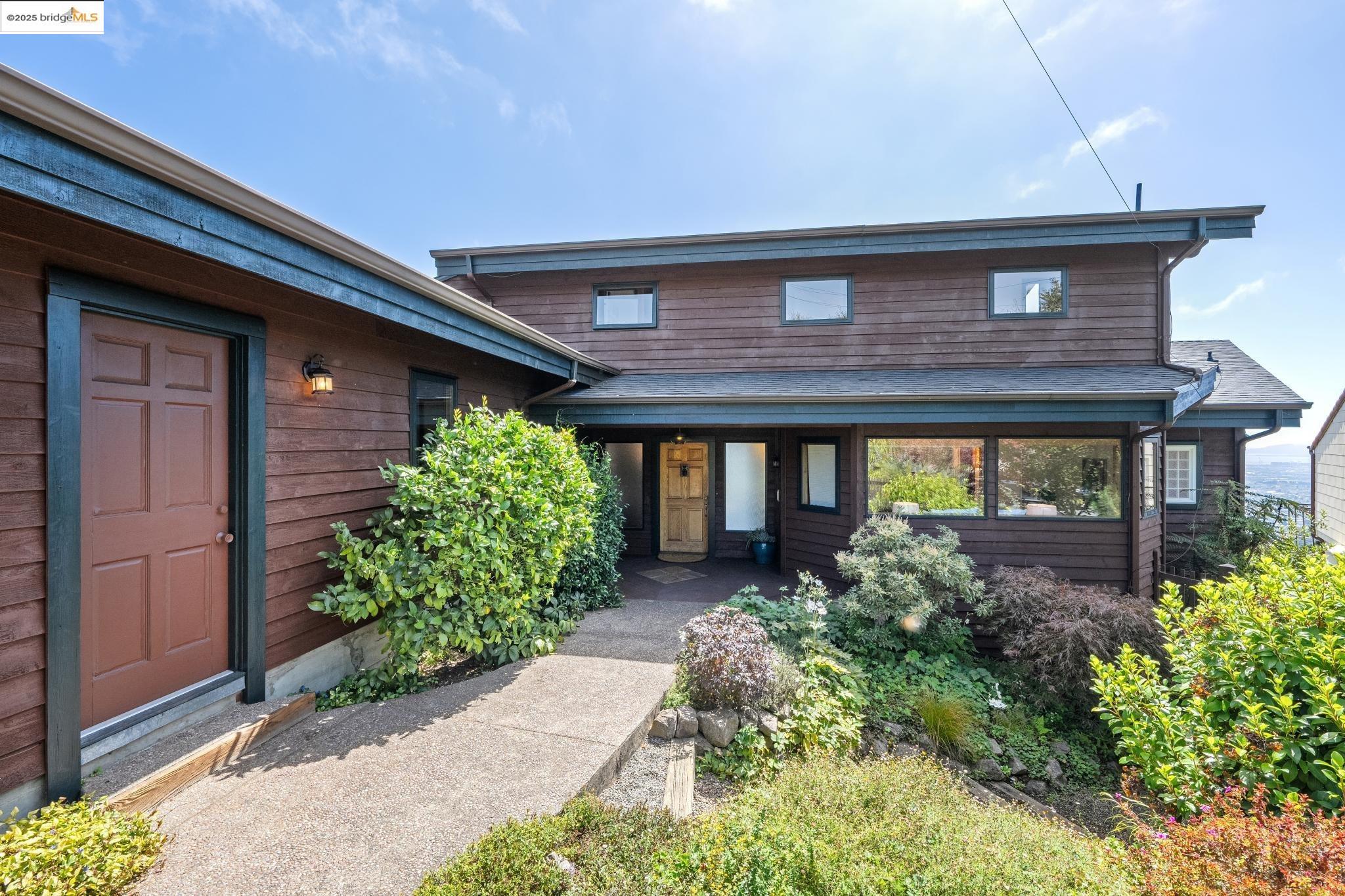 Detail Gallery Image 4 of 60 For 1534 Campus Dr, Berkeley,  CA 94708 - 4 Beds | 3 Baths