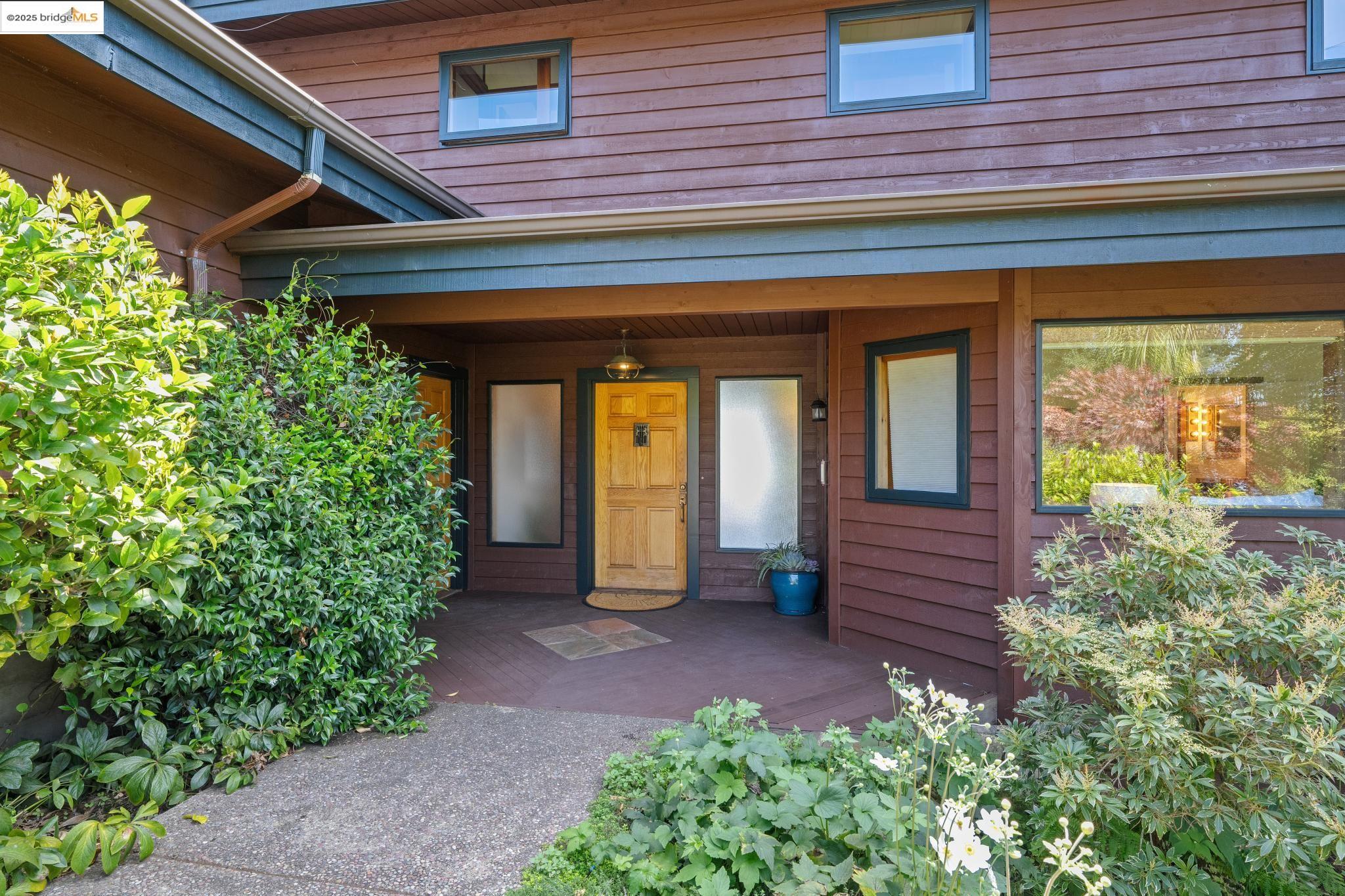 Detail Gallery Image 5 of 60 For 1534 Campus Dr, Berkeley,  CA 94708 - 4 Beds | 3 Baths