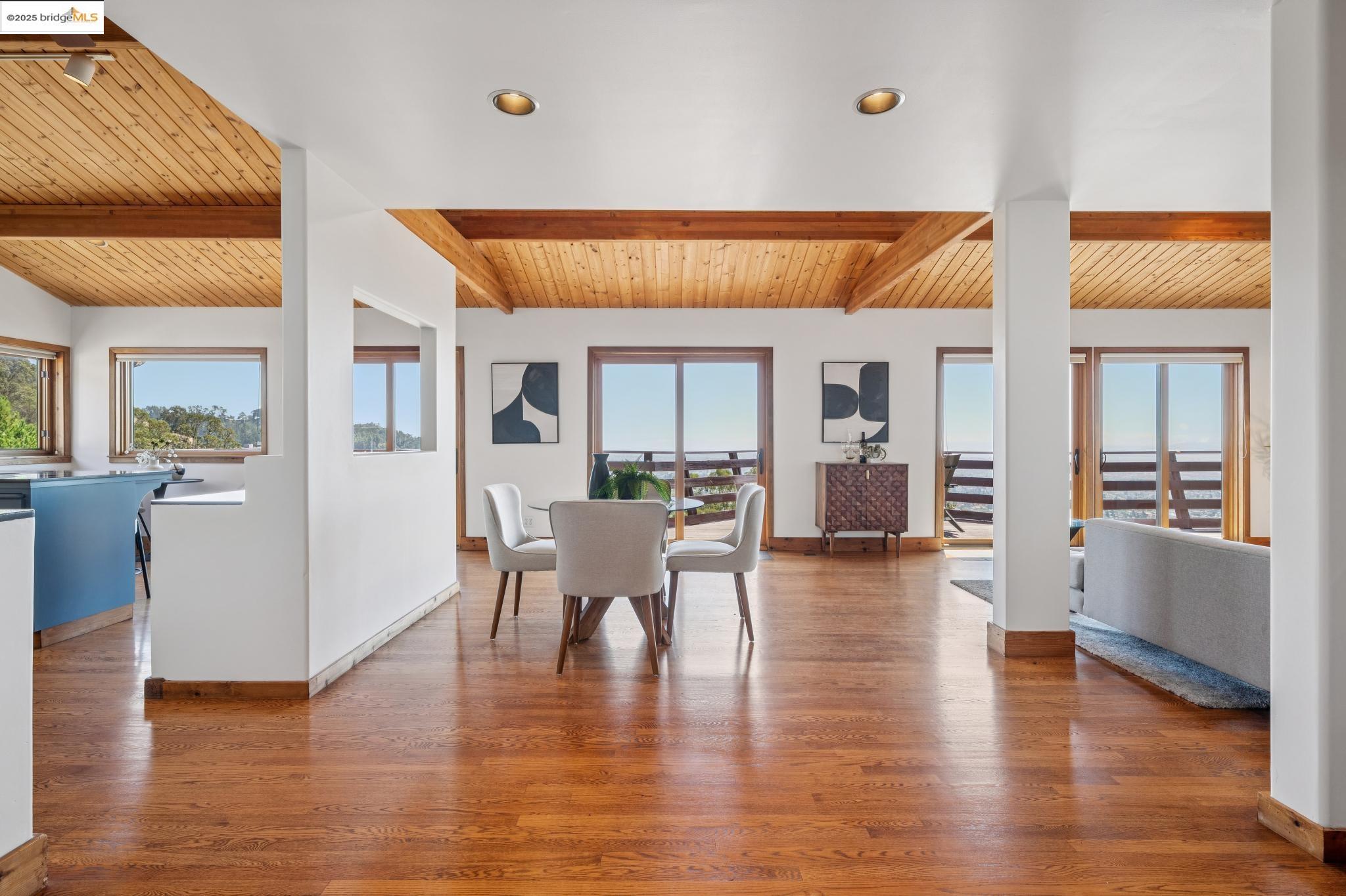 Detail Gallery Image 10 of 60 For 1534 Campus Dr, Berkeley,  CA 94708 - 4 Beds | 3 Baths