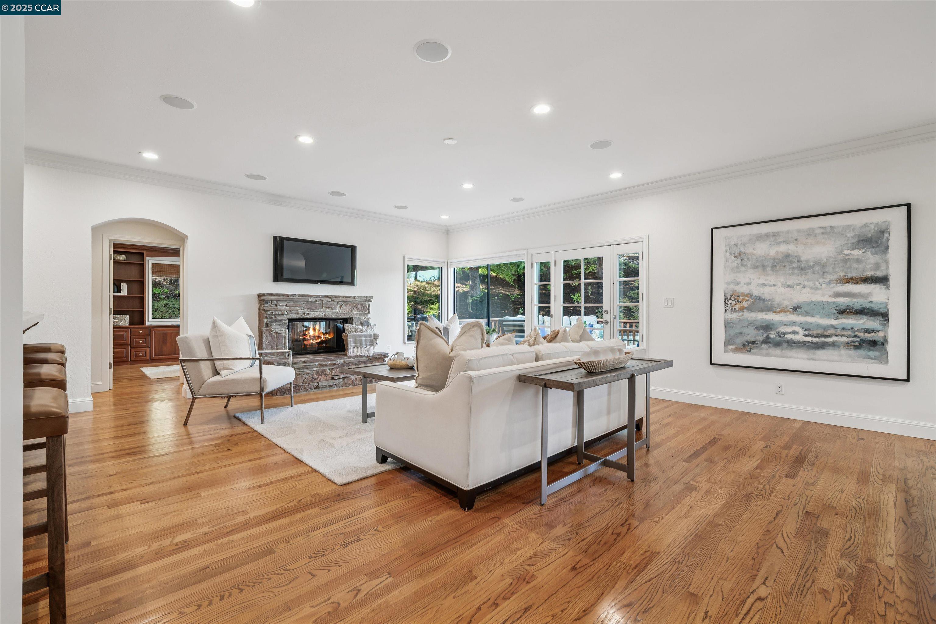 Detail Gallery Image 11 of 60 For 3746 Deer Trail Ct, Danville,  CA 94506 - 6 Beds | 3 Baths