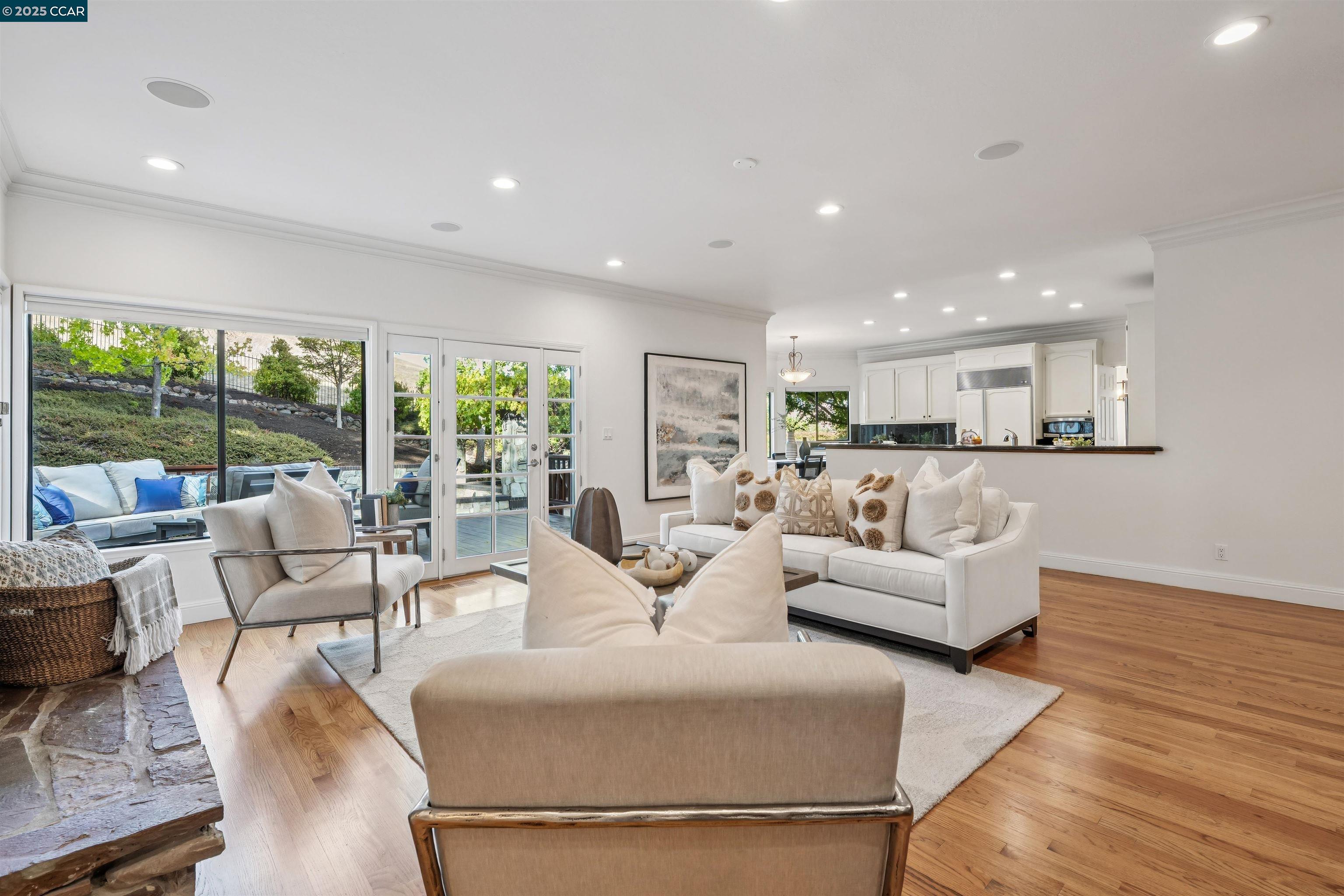 Detail Gallery Image 13 of 60 For 3746 Deer Trail Ct, Danville,  CA 94506 - 6 Beds | 3 Baths