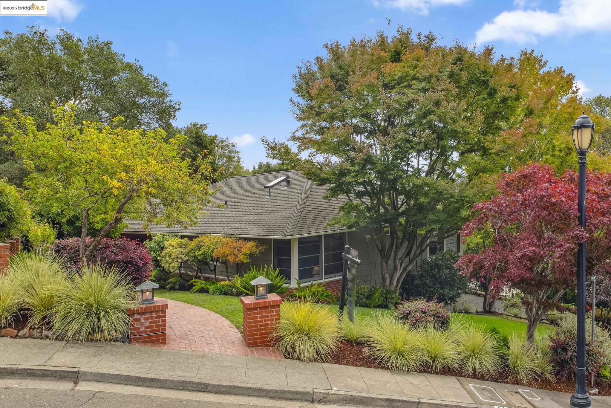 Detail Gallery Image 2 of 60 For 64 Crest Rd, Piedmont,  CA 94611-3304 - 5 Beds | 4 Baths