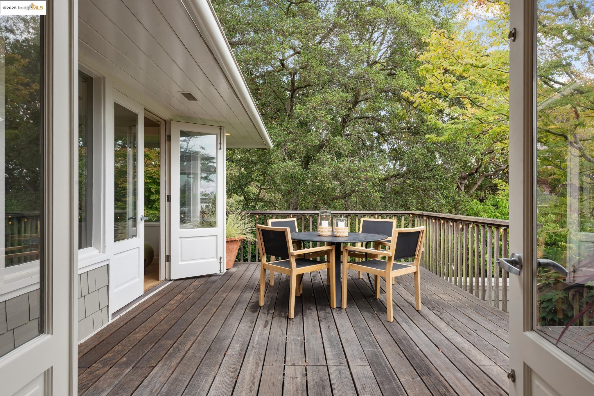Detail Gallery Image 12 of 60 For 64 Crest Rd, Piedmont,  CA 94611-3304 - 5 Beds | 4 Baths