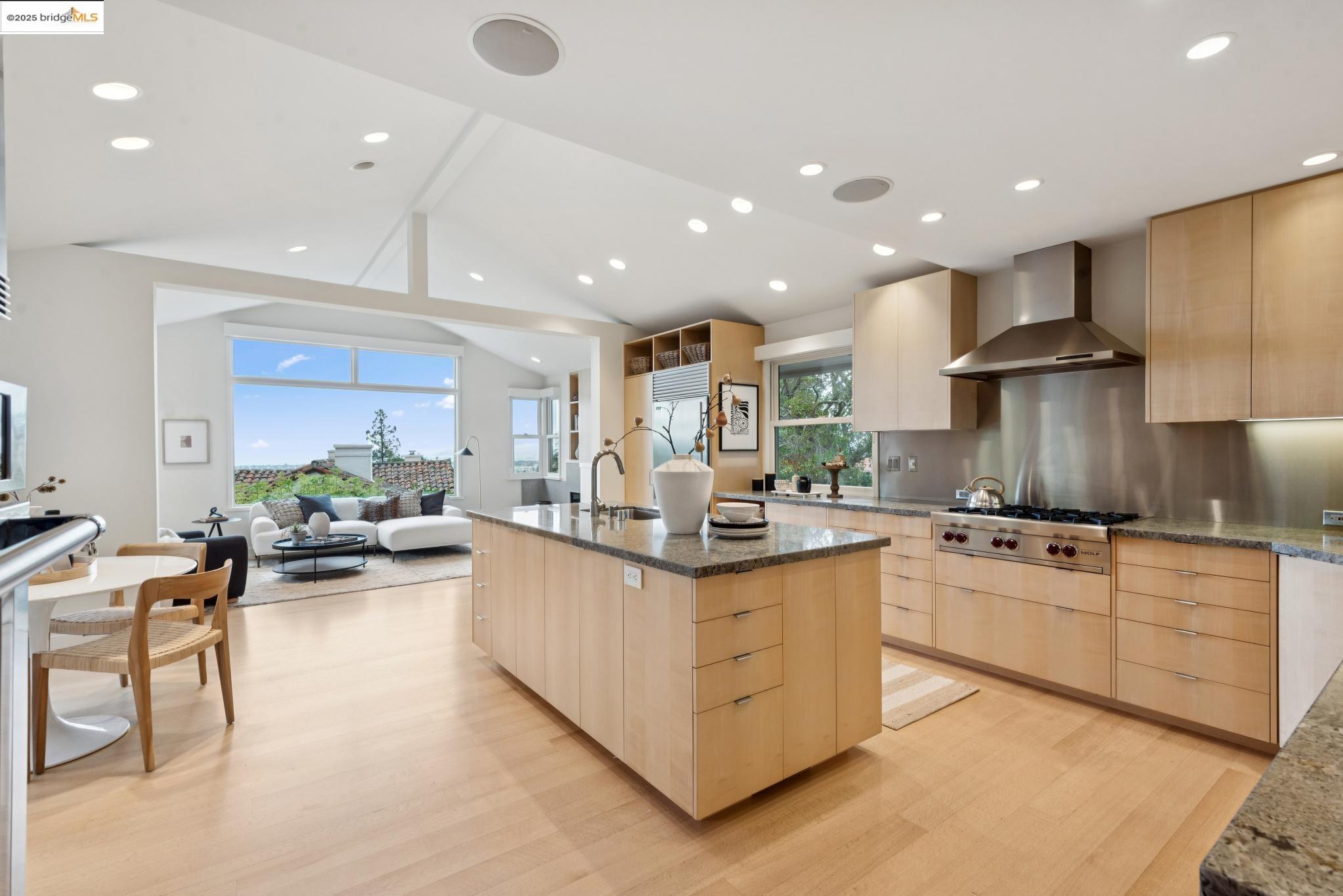 Detail Gallery Image 14 of 60 For 64 Crest Rd, Piedmont,  CA 94611-3304 - 5 Beds | 4 Baths