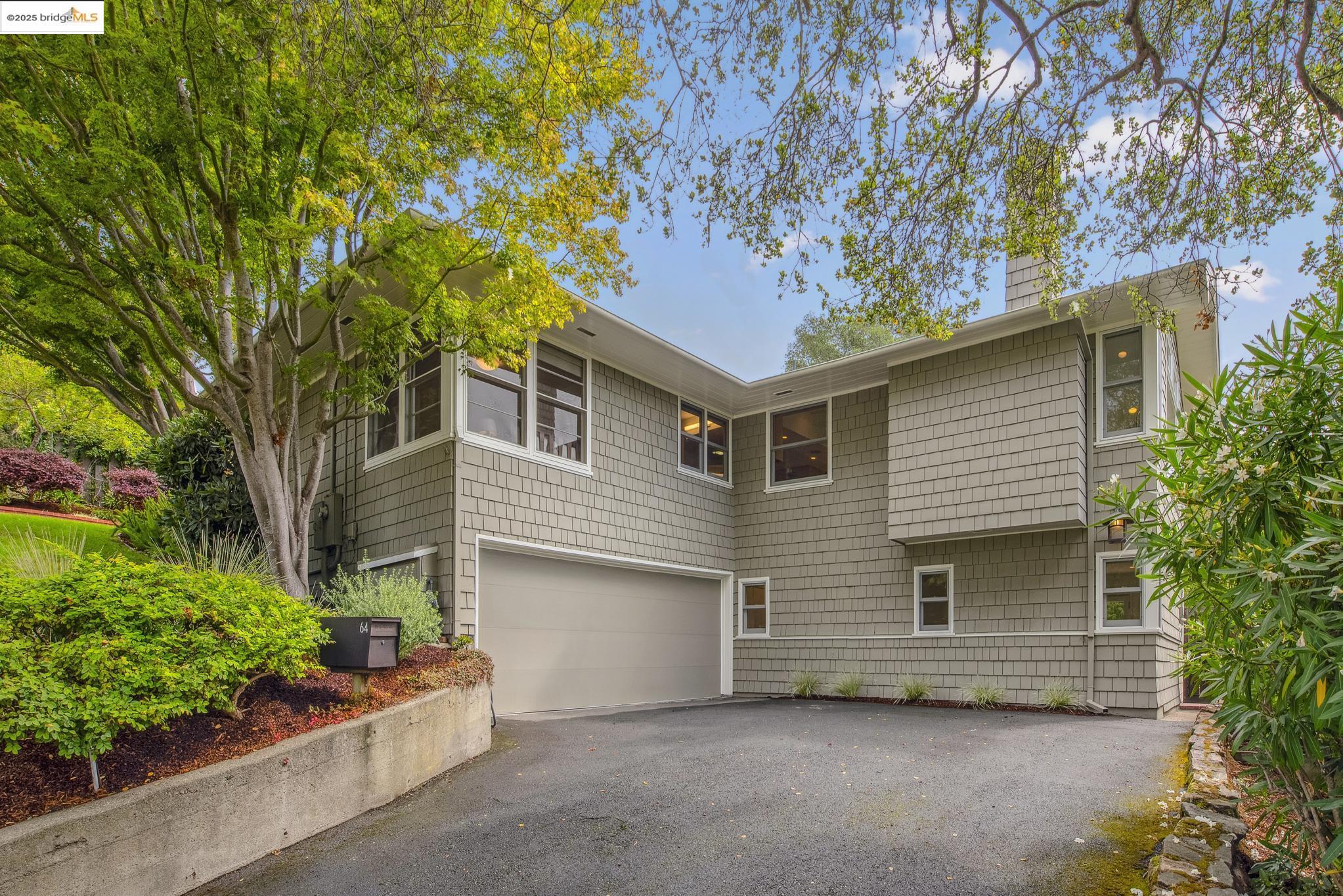 Detail Gallery Image 3 of 60 For 64 Crest Rd, Piedmont,  CA 94611-3304 - 5 Beds | 4 Baths