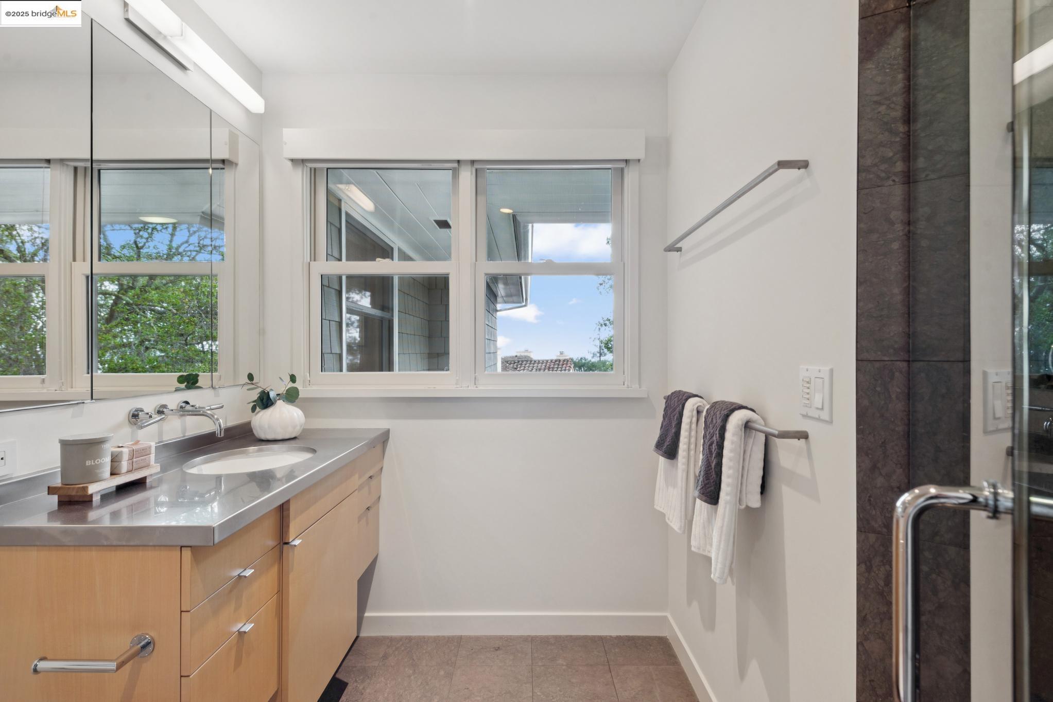 Detail Gallery Image 29 of 60 For 64 Crest Rd, Piedmont,  CA 94611-3304 - 5 Beds | 4 Baths