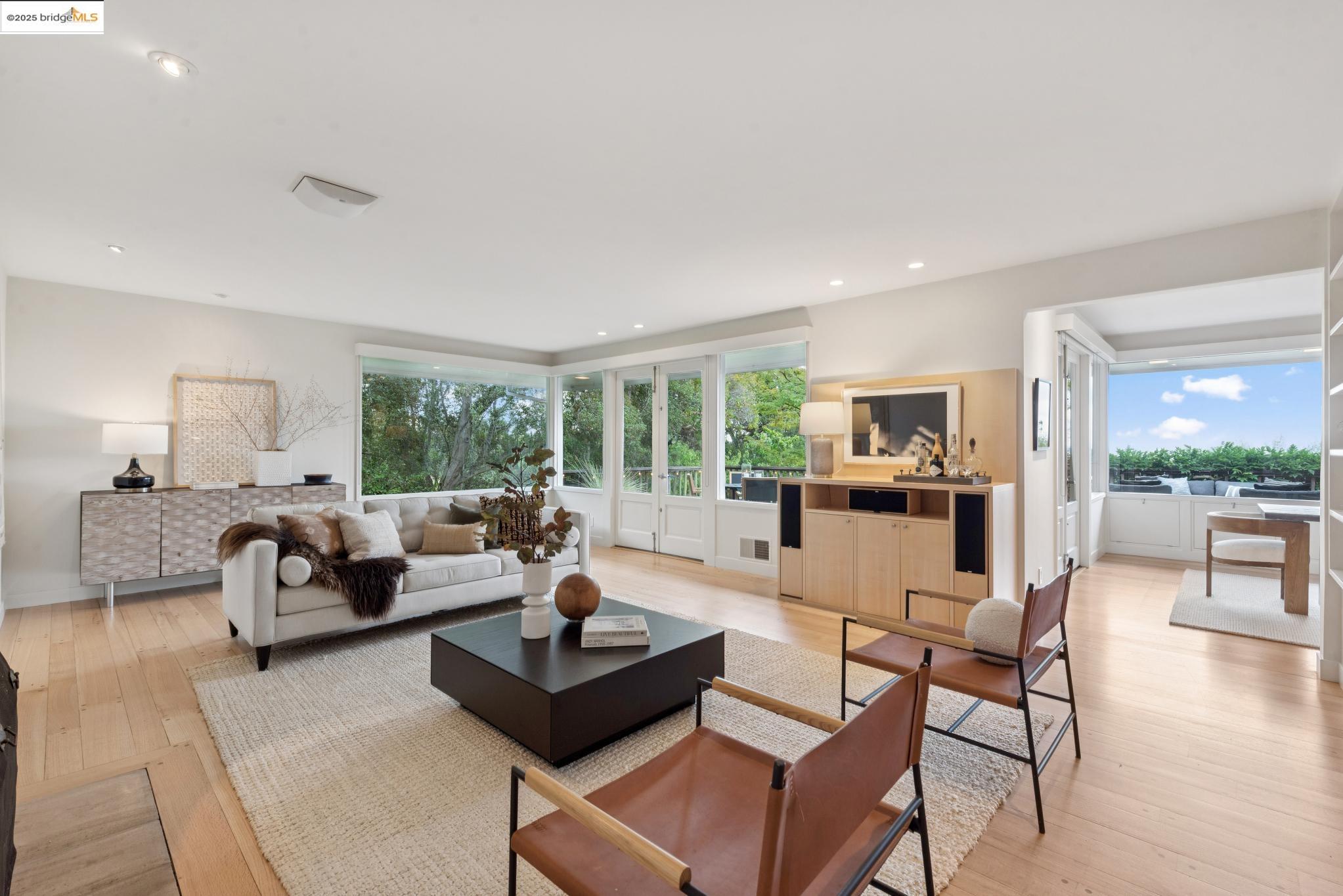 Detail Gallery Image 6 of 60 For 64 Crest Rd, Piedmont,  CA 94611-3304 - 5 Beds | 4 Baths