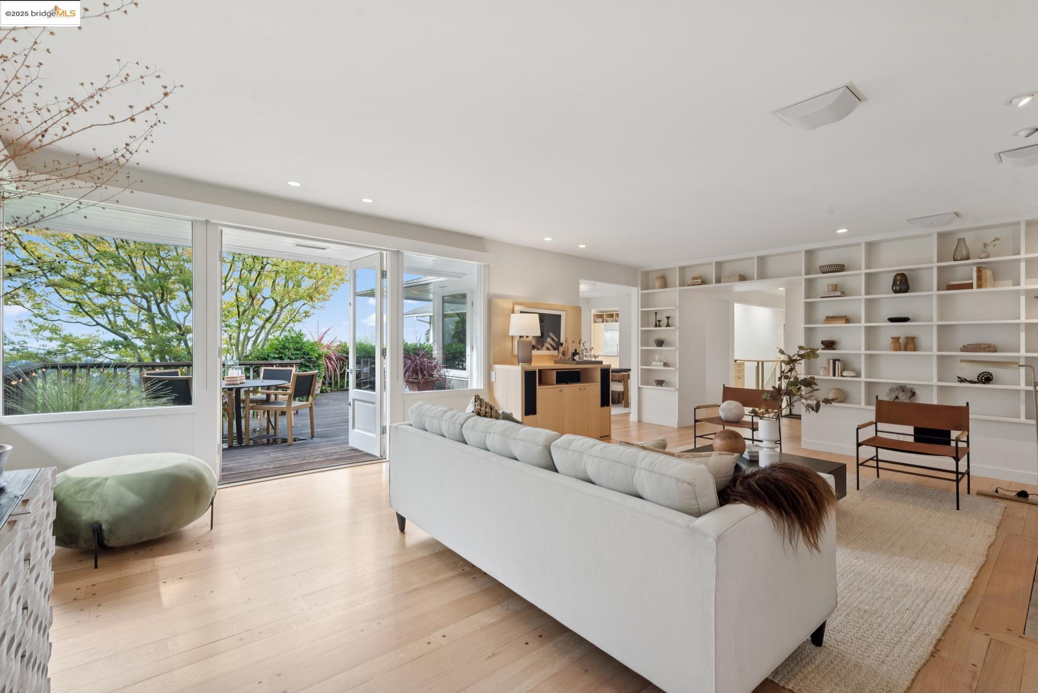 Detail Gallery Image 8 of 60 For 64 Crest Rd, Piedmont,  CA 94611-3304 - 5 Beds | 4 Baths