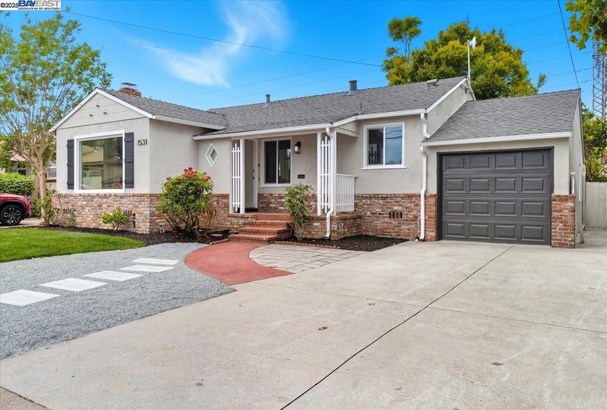 Detail Gallery Image 2 of 24 For 1531 136th Ave, San Leandro,  CA 94578 - 2 Beds | 1/1 Baths