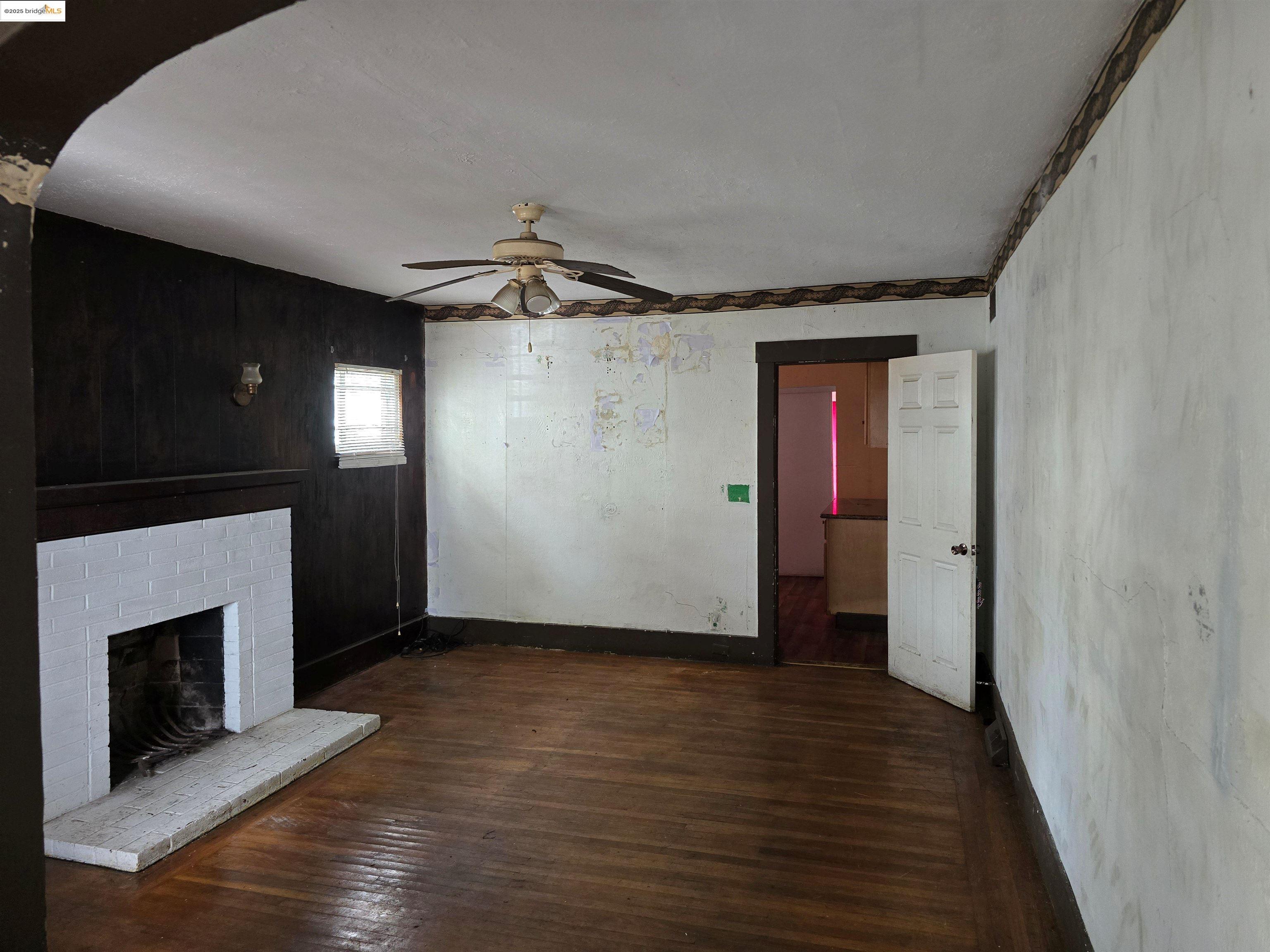 Detail Gallery Image 3 of 14 For 2818 Parker Ave, Oakland,  CA 94605 - 2 Beds | 1 Baths