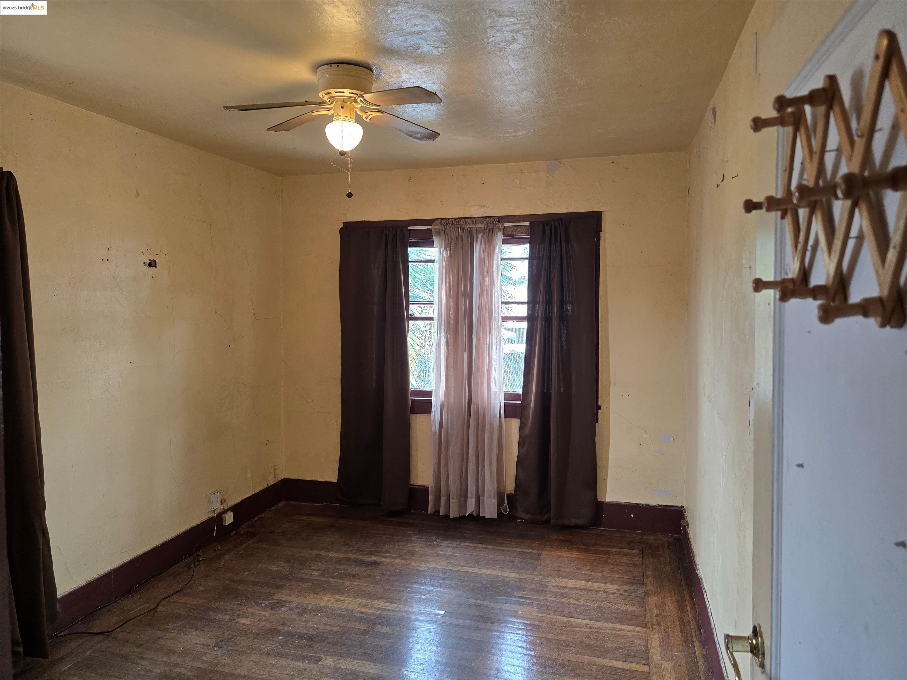 Detail Gallery Image 9 of 14 For 2818 Parker Ave, Oakland,  CA 94605 - 2 Beds | 1 Baths