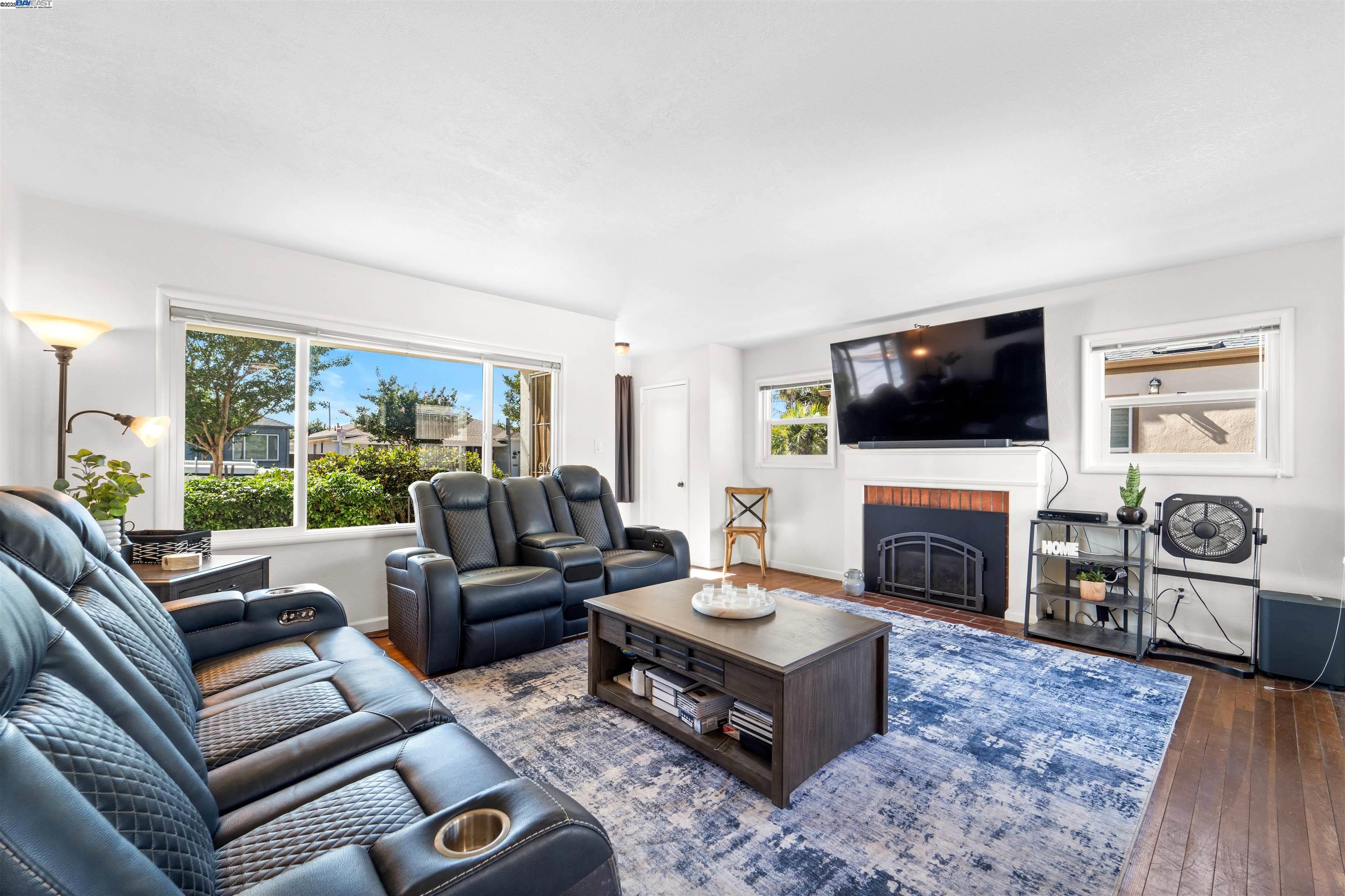 Detail Gallery Image 3 of 19 For 21266 Haviland Ave, Hayward,  CA 94541 - 2 Beds | 1 Baths