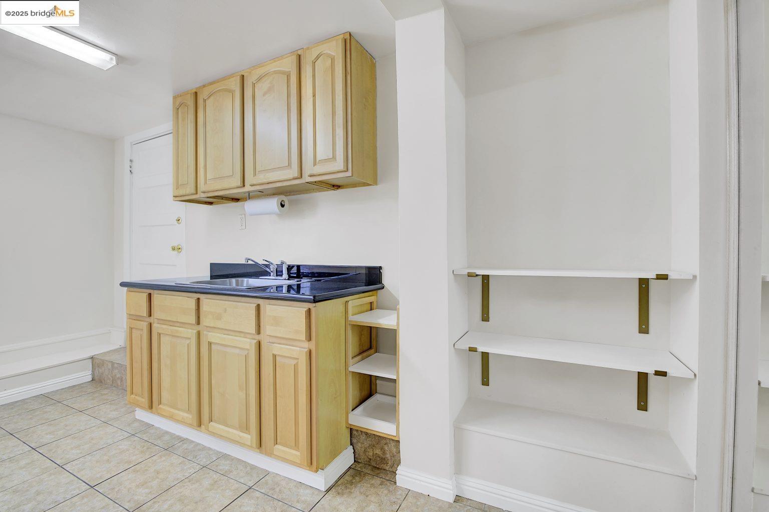 Detail Gallery Image 32 of 44 For 2406 10th, Berkeley,  CA 94710 - 3 Beds | 2 Baths