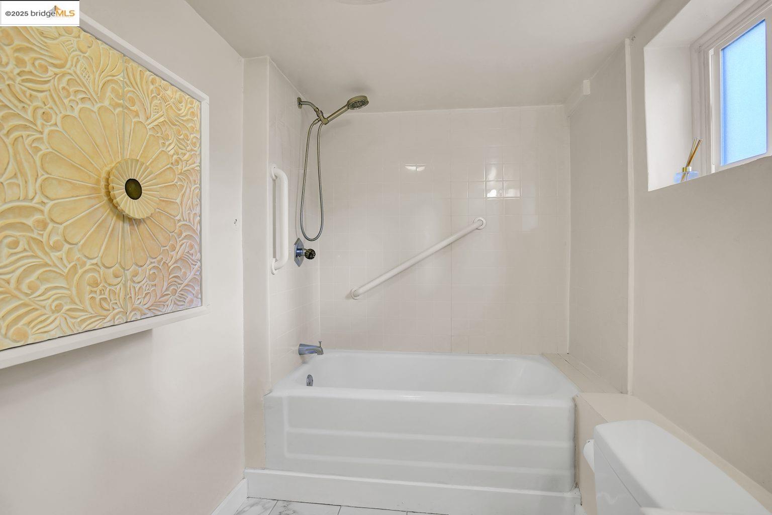 Detail Gallery Image 36 of 44 For 2406 10th, Berkeley,  CA 94710 - 3 Beds | 2 Baths