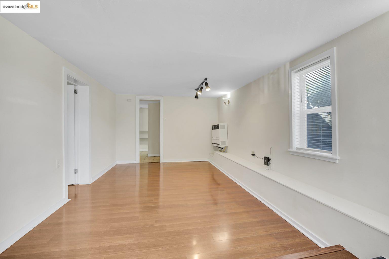 Detail Gallery Image 37 of 44 For 2406 10th, Berkeley,  CA 94710 - 3 Beds | 2 Baths