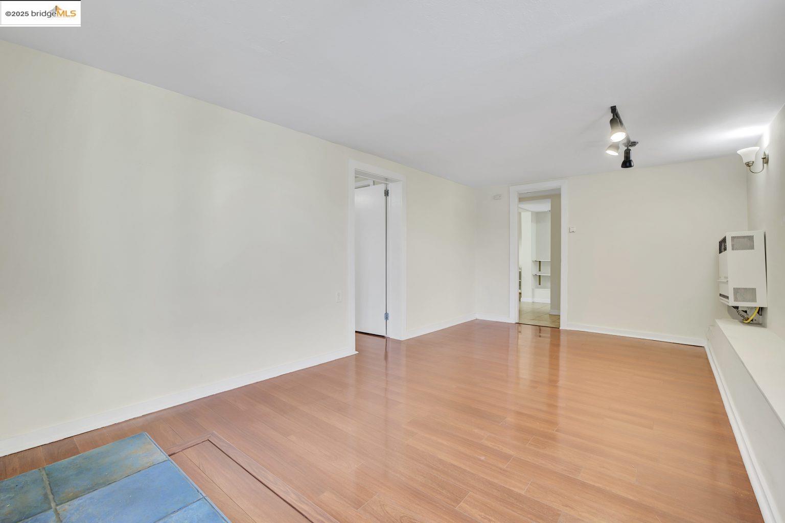 Detail Gallery Image 38 of 44 For 2406 10th, Berkeley,  CA 94710 - 3 Beds | 2 Baths
