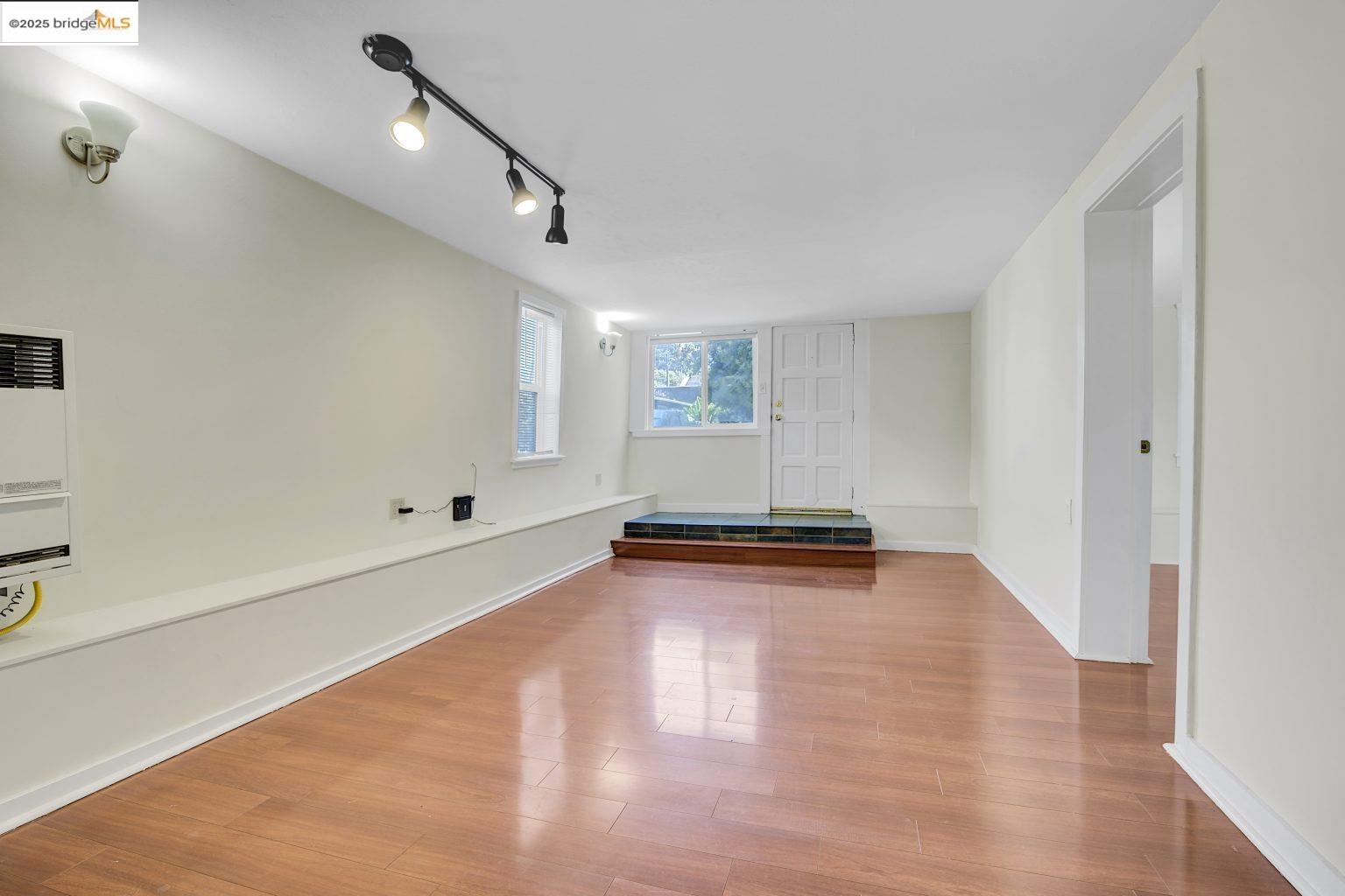 Detail Gallery Image 39 of 44 For 2406 10th, Berkeley,  CA 94710 - 3 Beds | 2 Baths