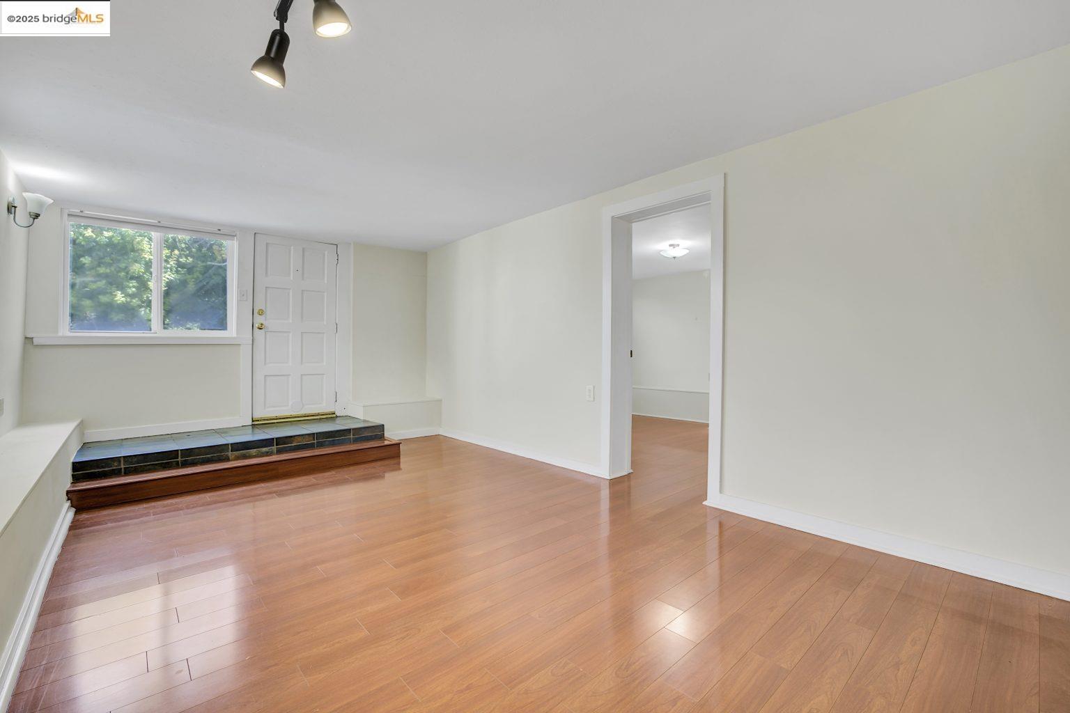Detail Gallery Image 40 of 44 For 2406 10th, Berkeley,  CA 94710 - 3 Beds | 2 Baths