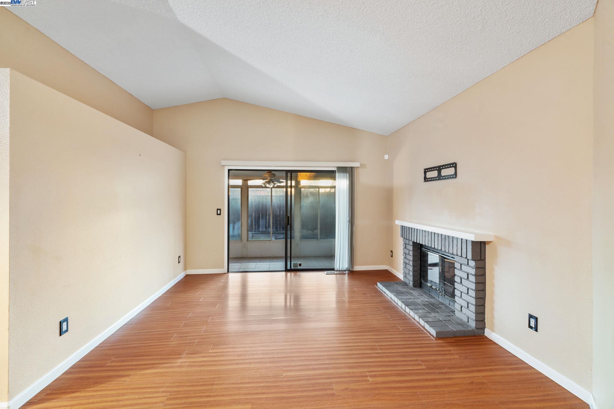 Detail Gallery Image 11 of 44 For 2116 Willow Ave, Antioch,  CA 94509 - 3 Beds | 2 Baths
