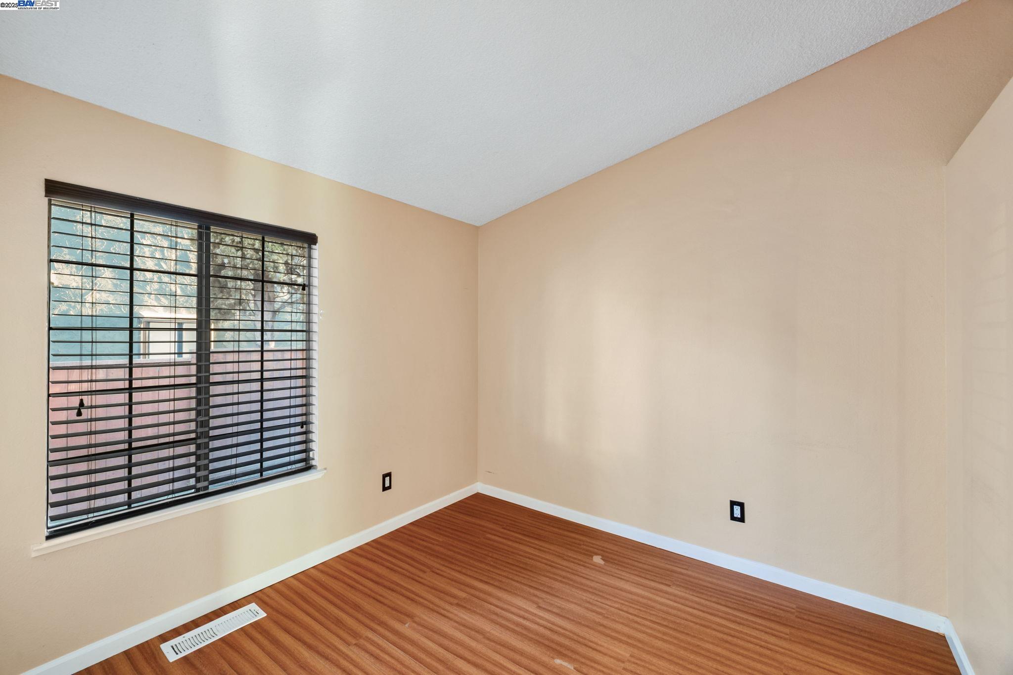 Detail Gallery Image 13 of 44 For 2116 Willow Ave, Antioch,  CA 94509 - 3 Beds | 2 Baths