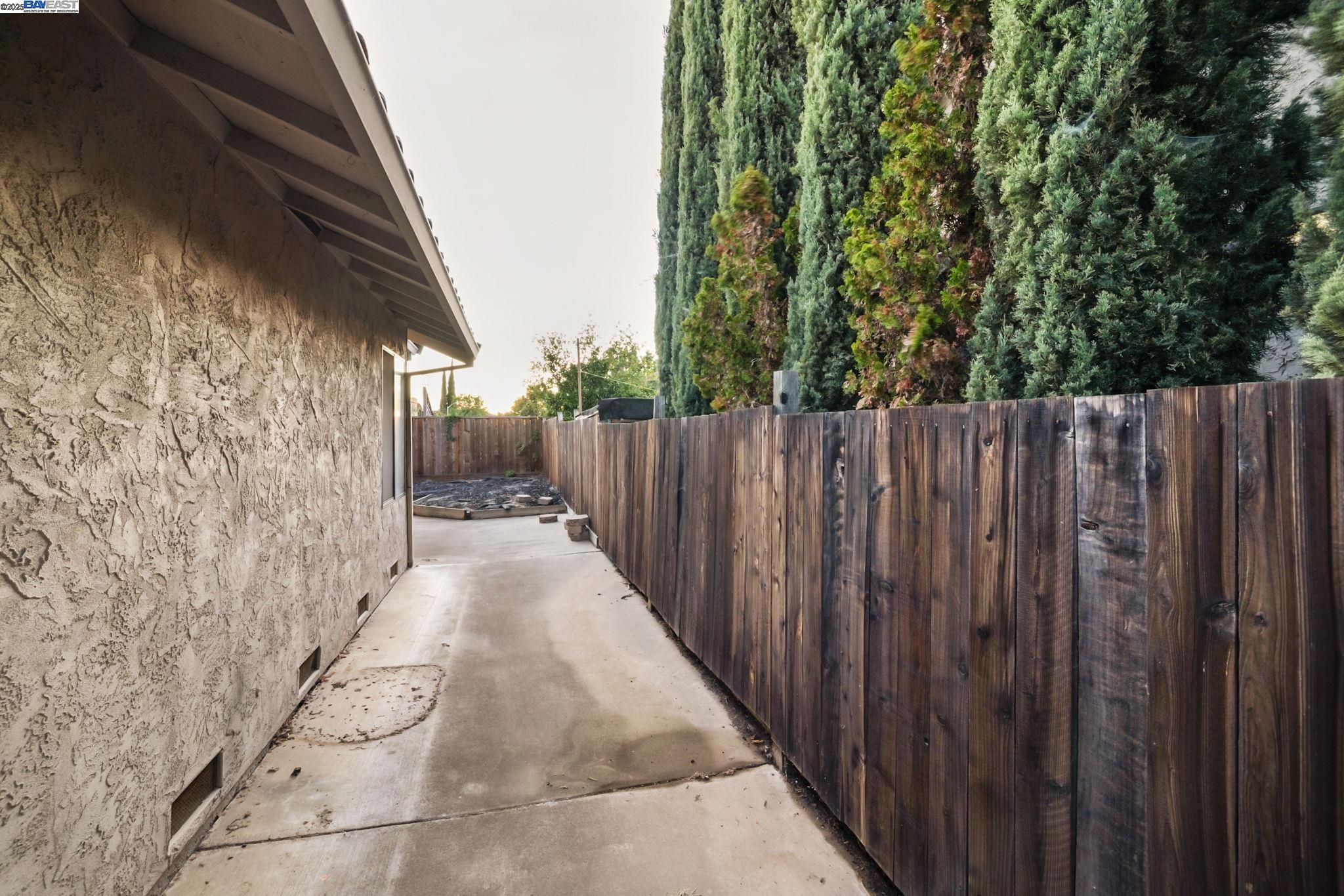 Detail Gallery Image 41 of 44 For 2116 Willow Ave, Antioch,  CA 94509 - 3 Beds | 2 Baths