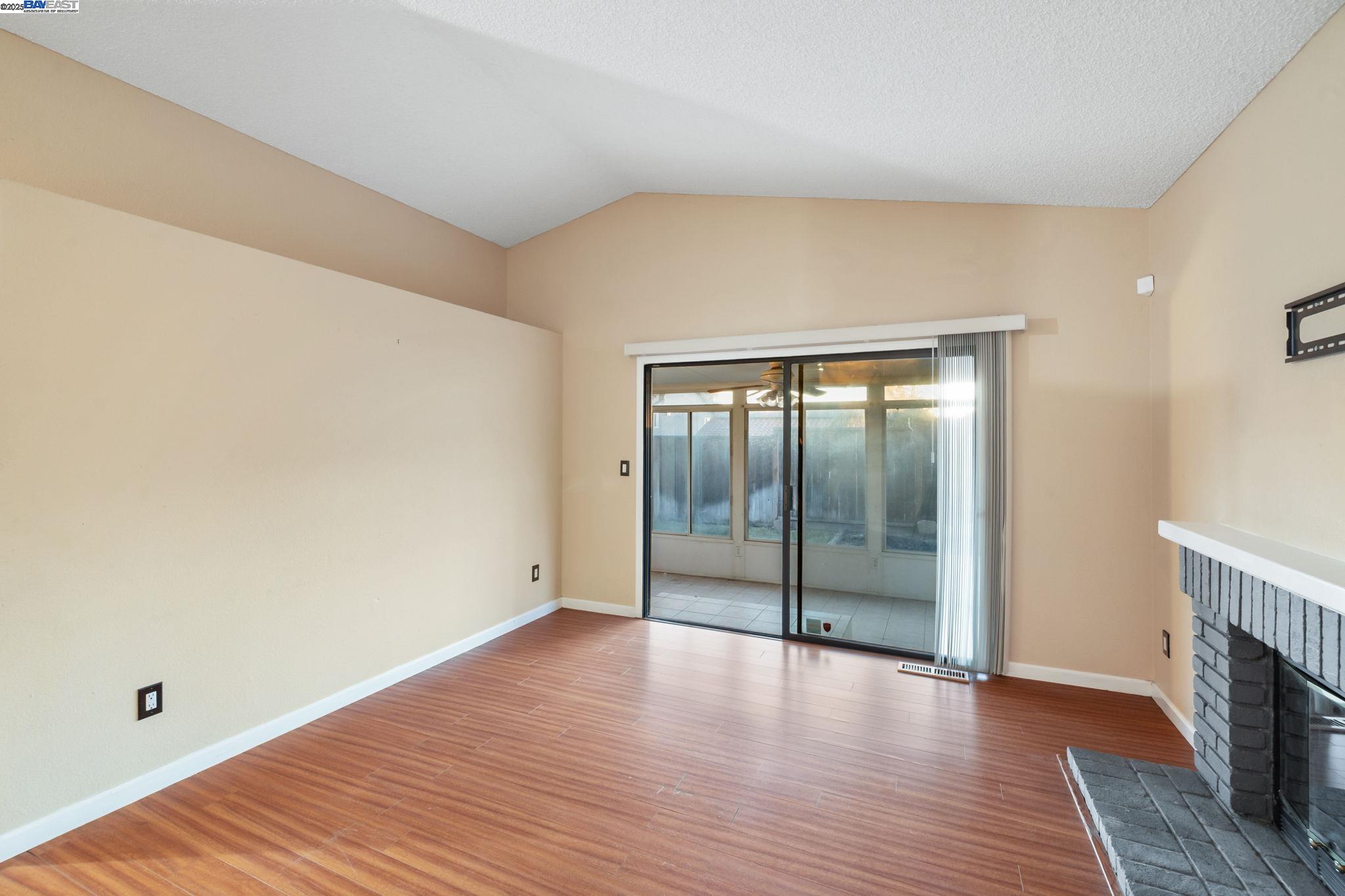 Detail Gallery Image 9 of 44 For 2116 Willow Ave, Antioch,  CA 94509 - 3 Beds | 2 Baths