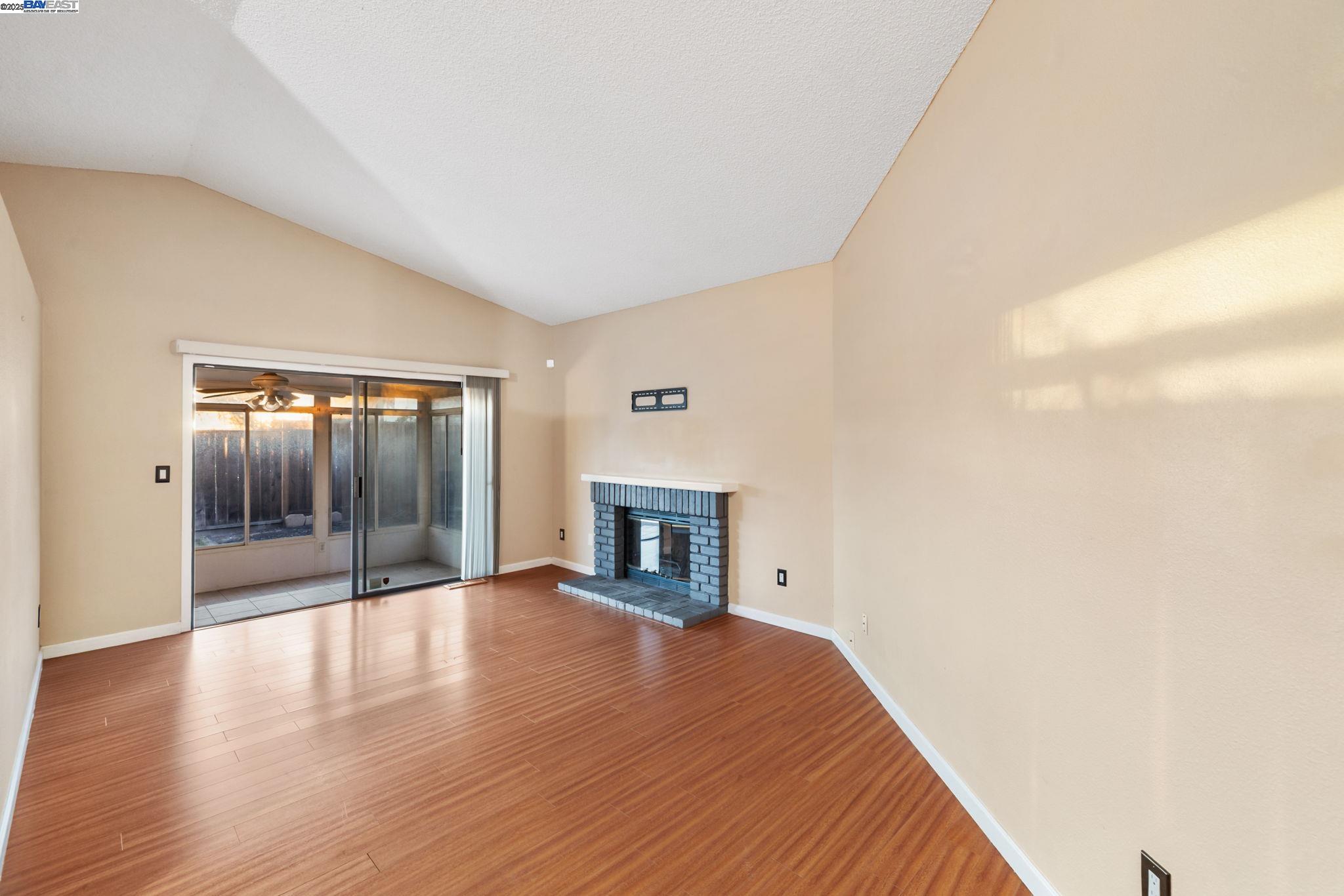 Detail Gallery Image 10 of 44 For 2116 Willow Ave, Antioch,  CA 94509 - 3 Beds | 2 Baths