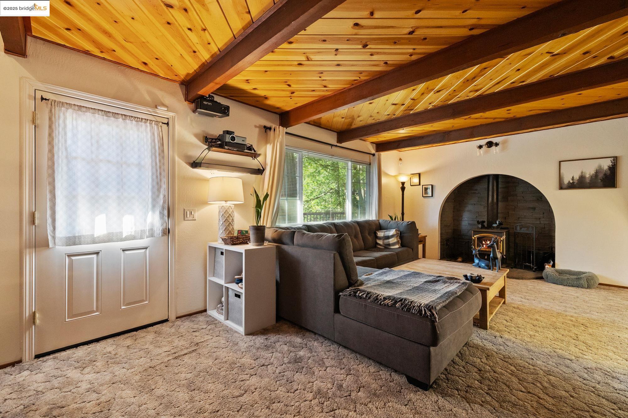 Detail Gallery Image 4 of 30 For 24061 Wakalu Trl, Mi Wuk Village,  CA 95346 - 4 Beds | 2 Baths