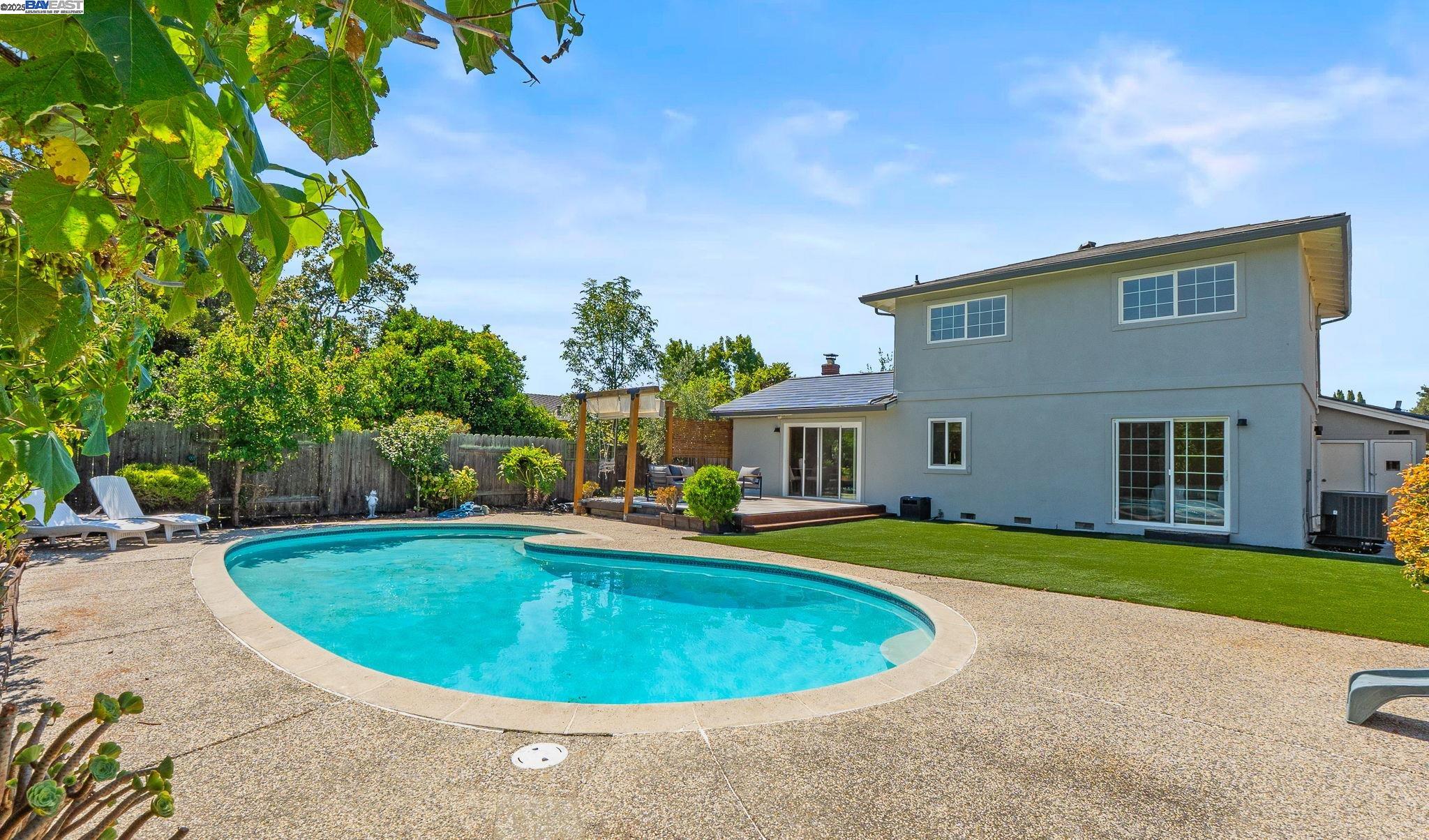 Detail Gallery Image 26 of 57 For 7574 Birkdale Dr, Newark,  CA 94560 - 5 Beds | 2/1 Baths