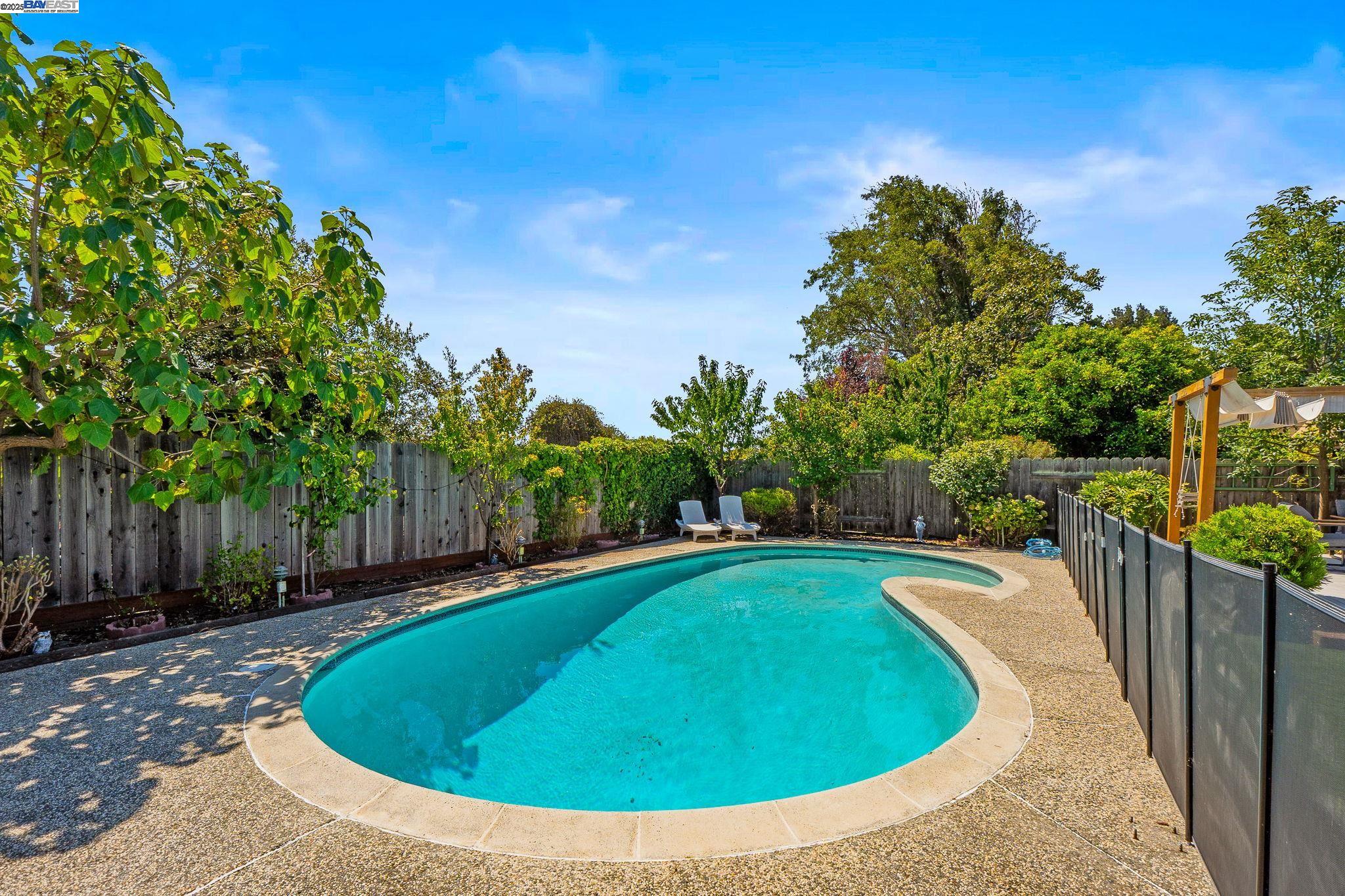 Detail Gallery Image 43 of 57 For 7574 Birkdale Dr, Newark,  CA 94560 - 5 Beds | 2/1 Baths