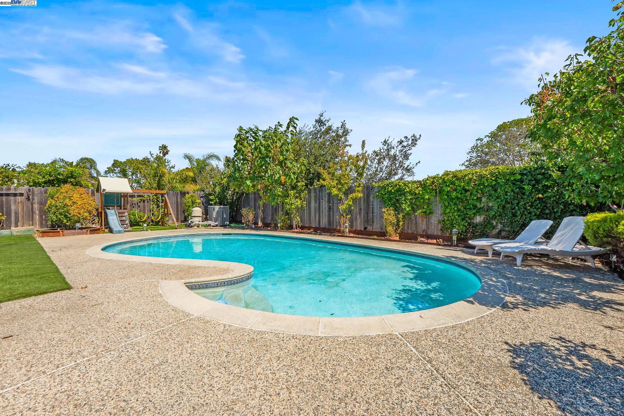 Detail Gallery Image 47 of 57 For 7574 Birkdale Dr, Newark,  CA 94560 - 5 Beds | 2/1 Baths